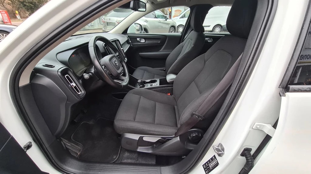 VOLVO XC40 D3 AWD Momentum Geartronic**RF-Kamera** PDC V+ H** Ab MFK **-image-13
