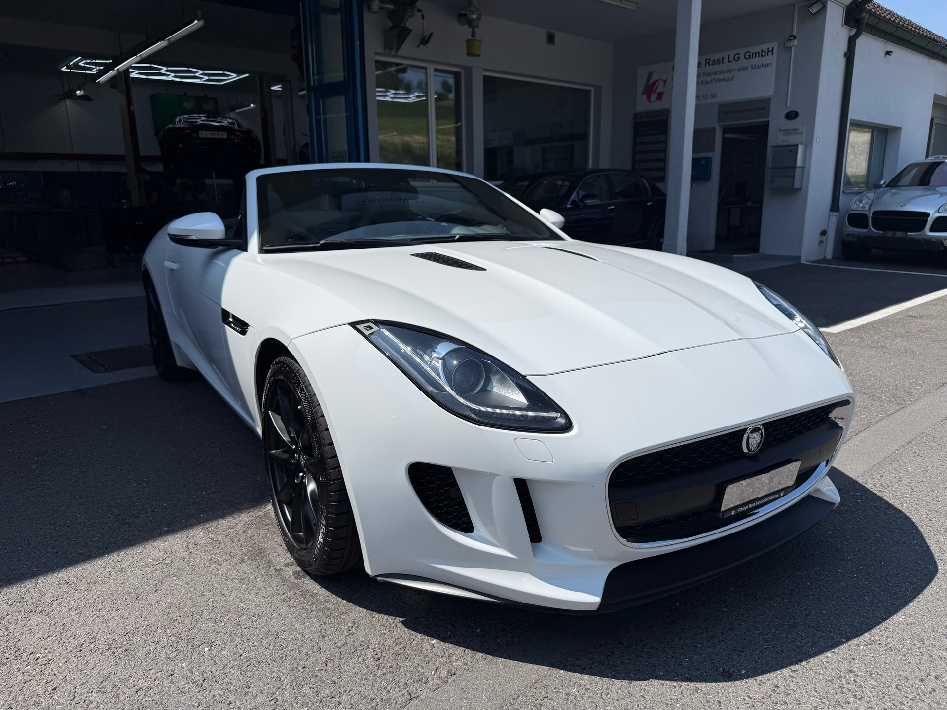 JAGUAR F-Type Convertible 3.0 V6 S/C-showroom-element-1
