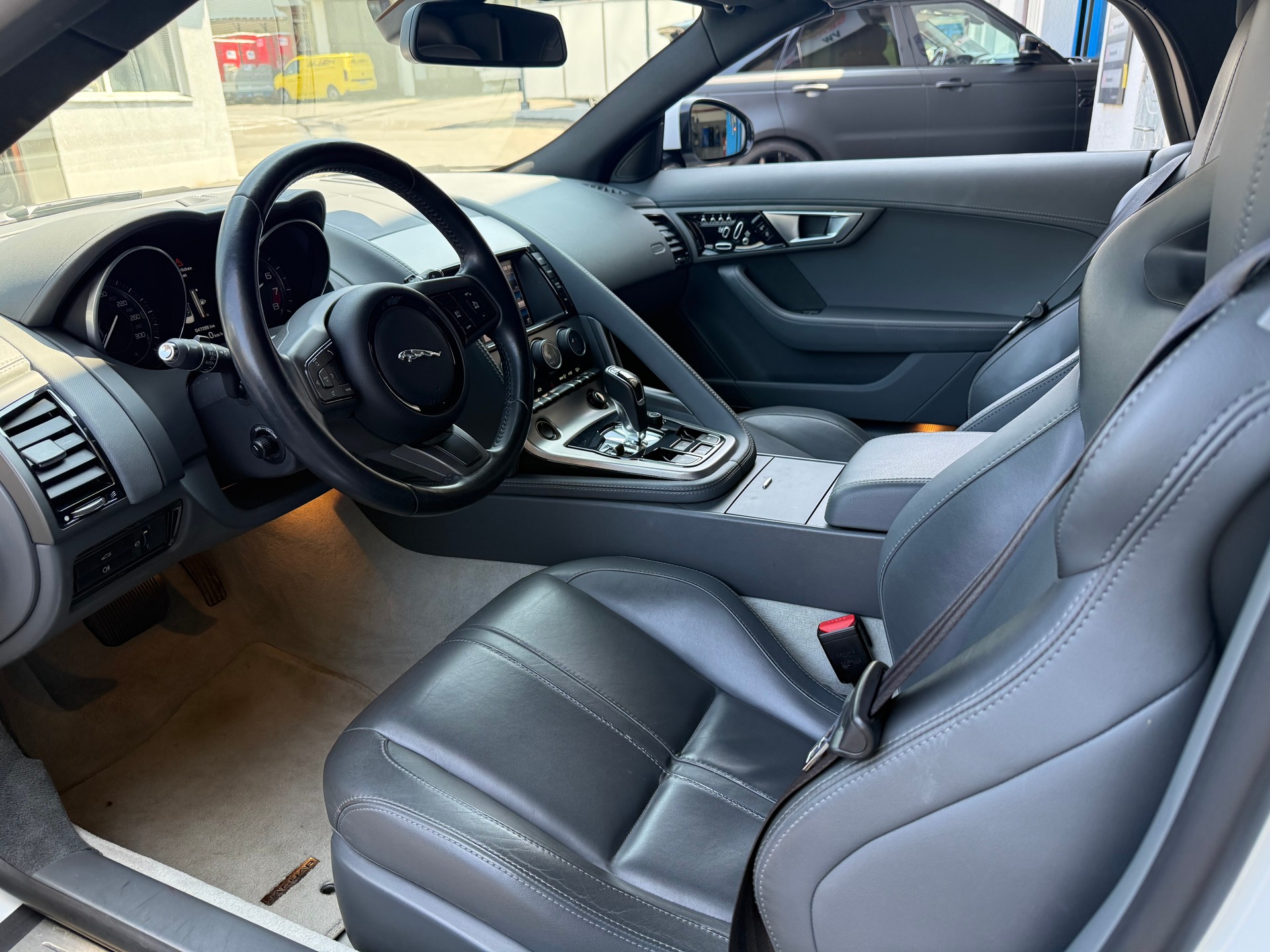 JAGUAR F-Type Convertible 3.0 V6 S/C-image-11