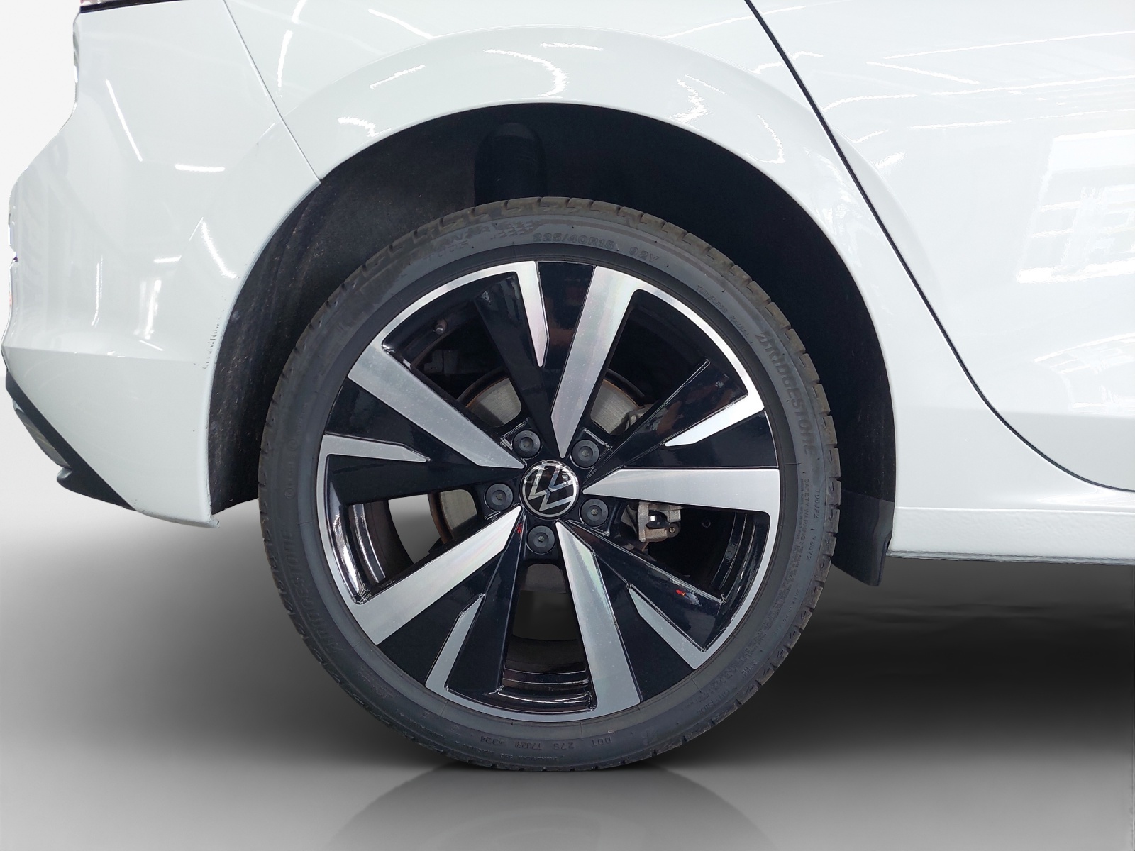 VW Golf 1.5 TSI PHEV Style-image-16