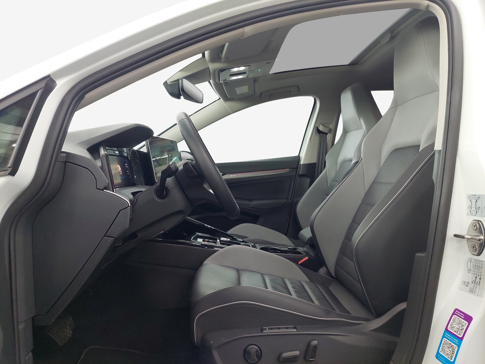 VW Golf 1.5 TSI PHEV Style-image-8