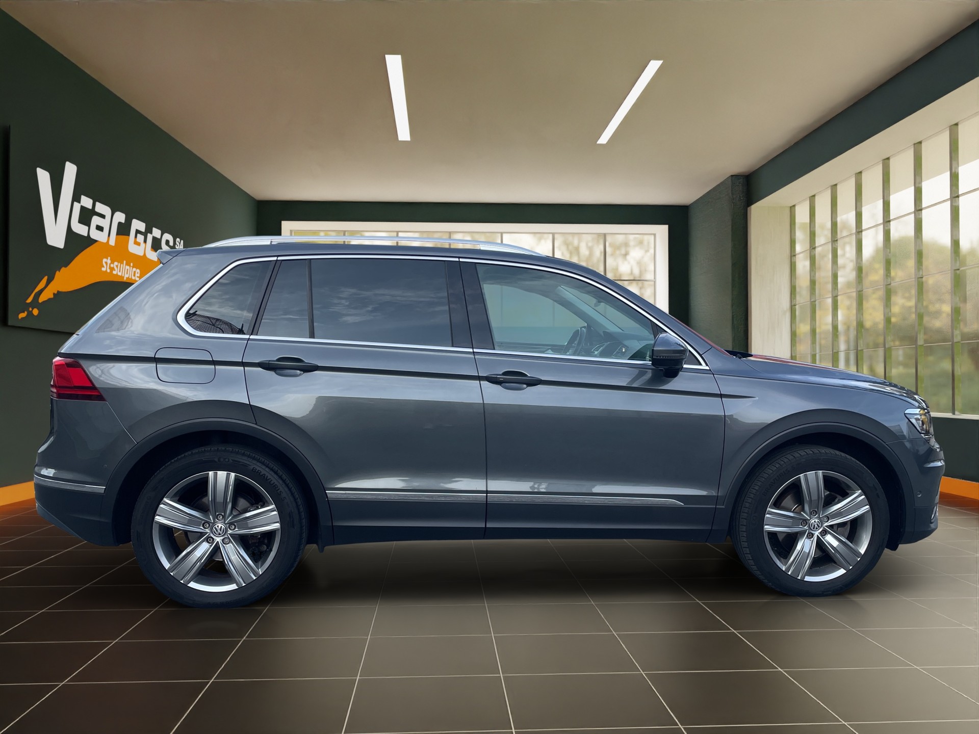 VW Tiguan 2.0TSI Highline 4Motion DSG-image-5