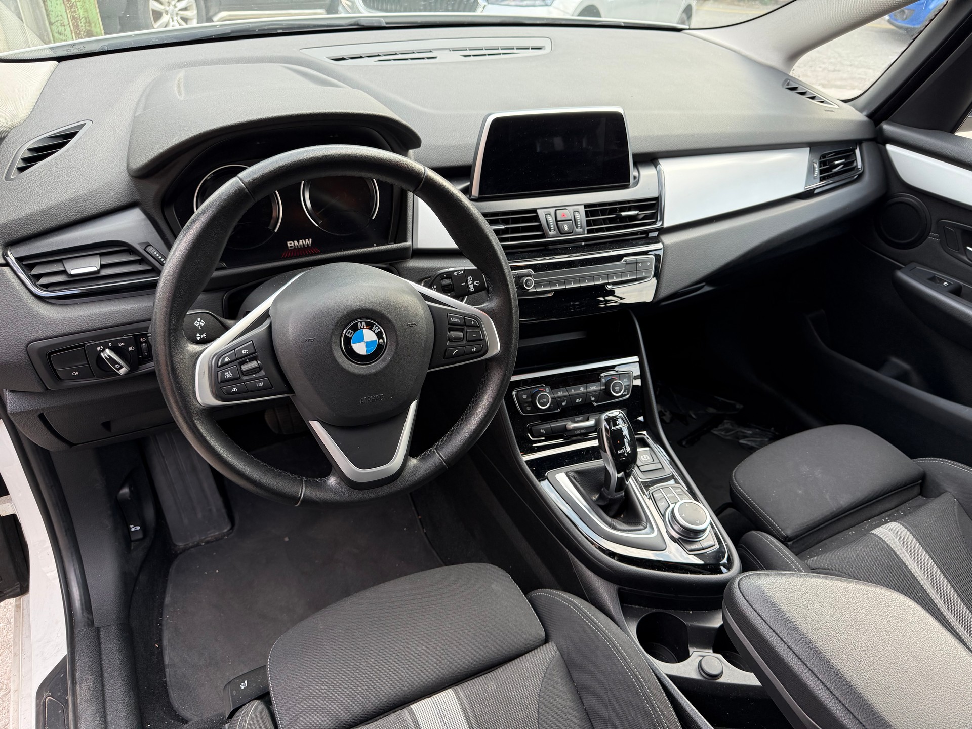 BMW 216d Gran Tourer DKG-image-10