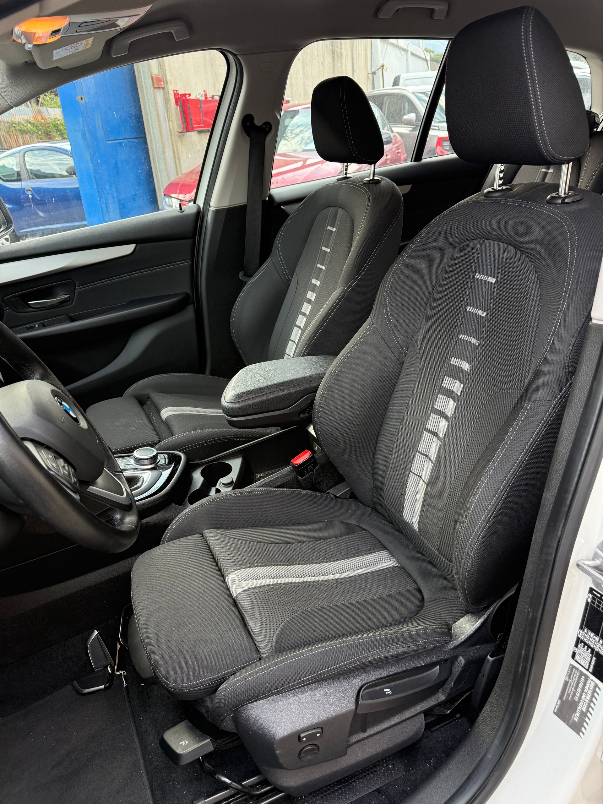 BMW 216d Gran Tourer DKG-image-13