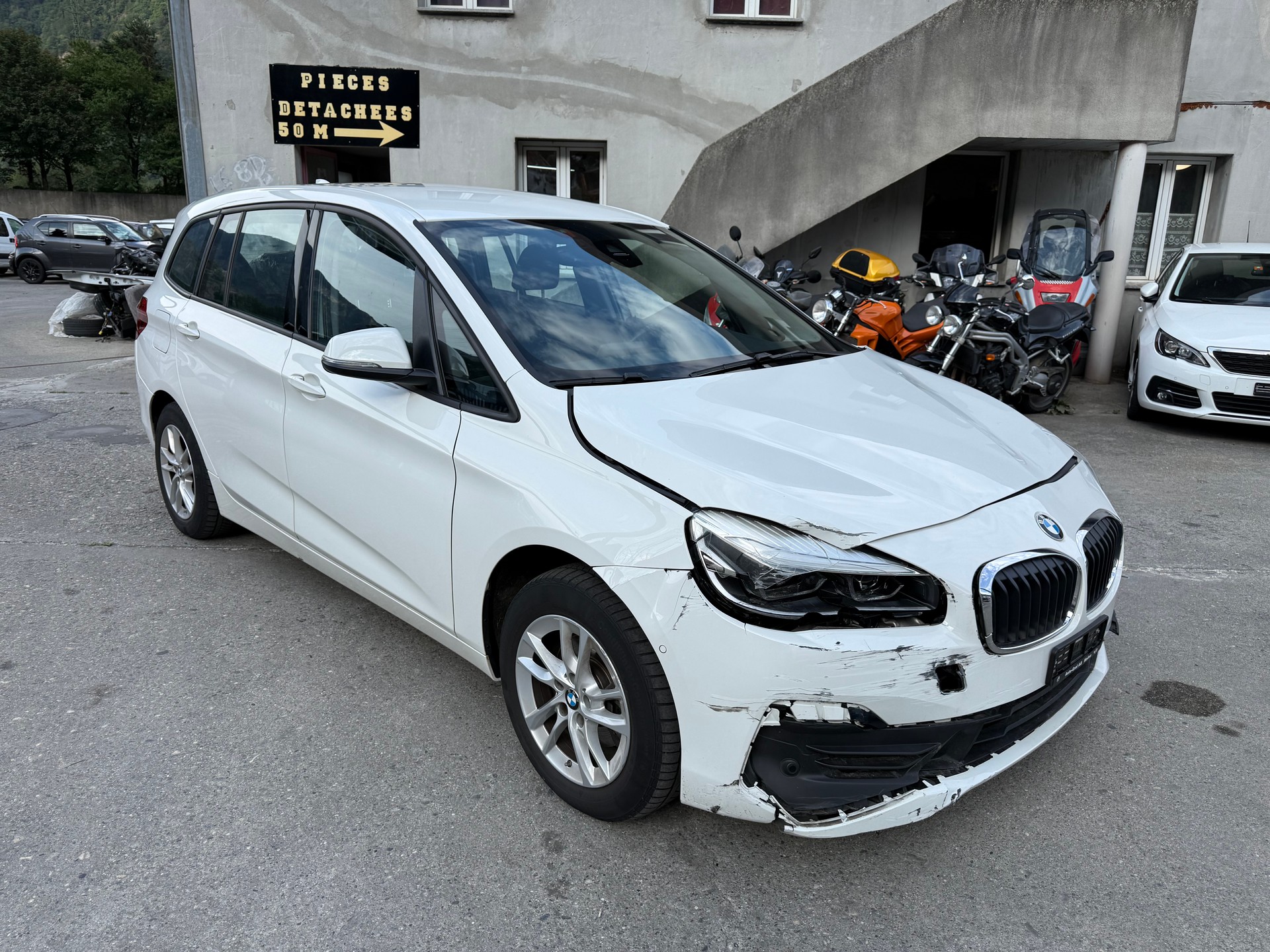 BMW 216d Gran Tourer DKG-image-3
