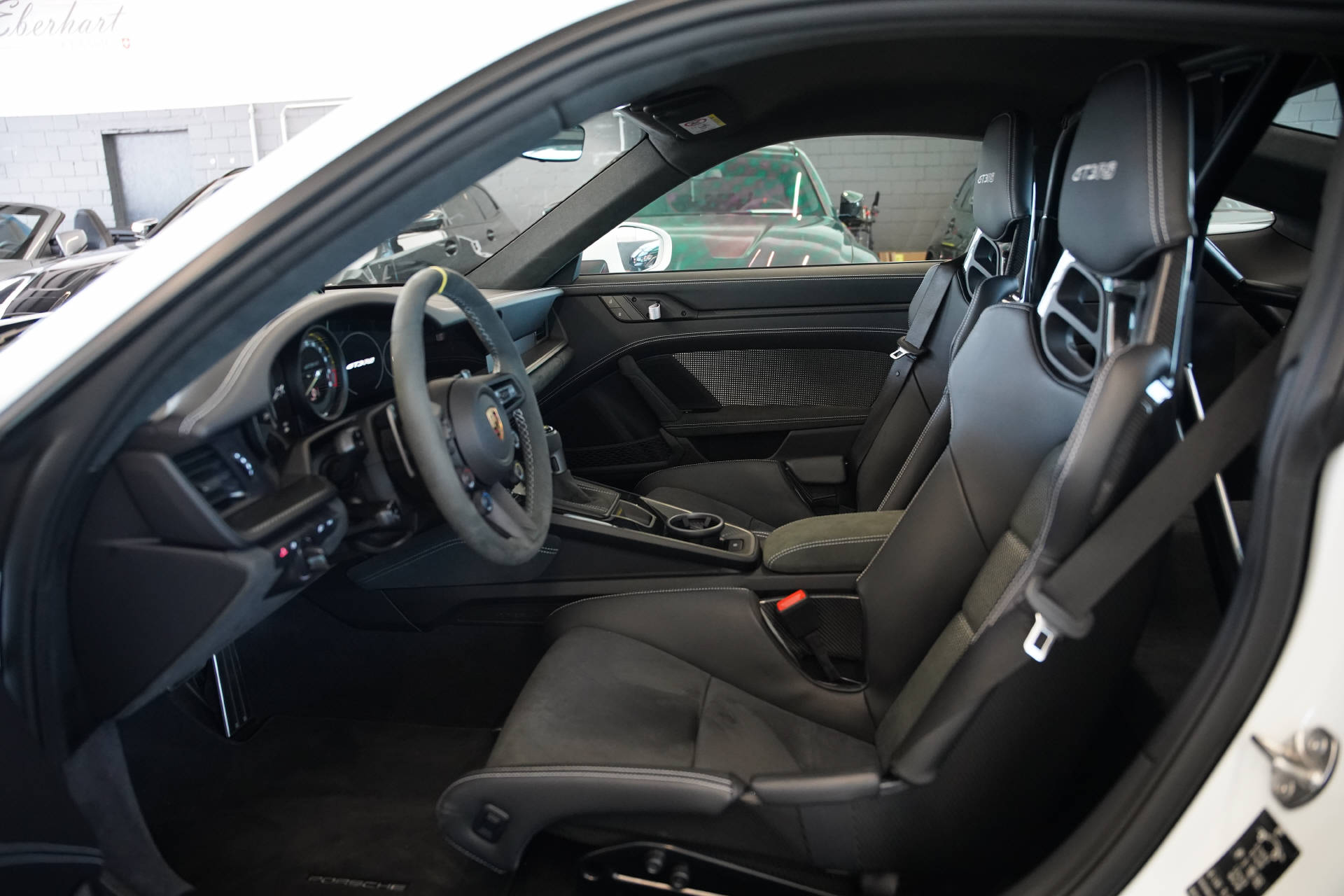 PORSCHE 911 GT3 RS-image-7