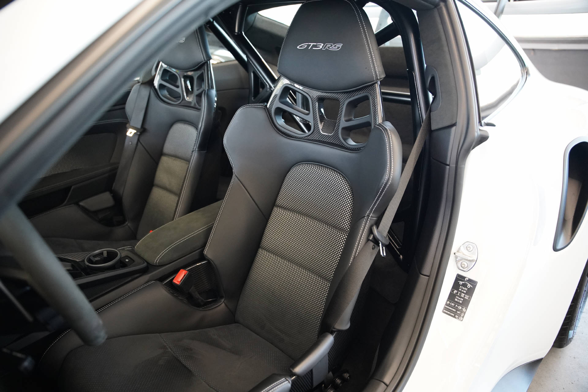 PORSCHE 911 GT3 RS-image-9