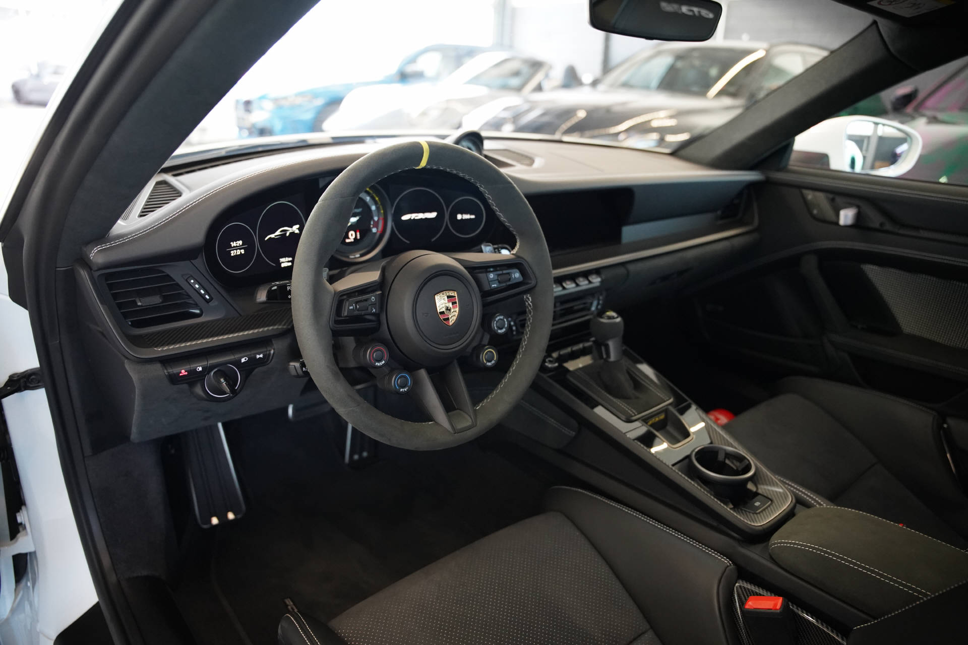 PORSCHE 911 GT3 RS-image-6