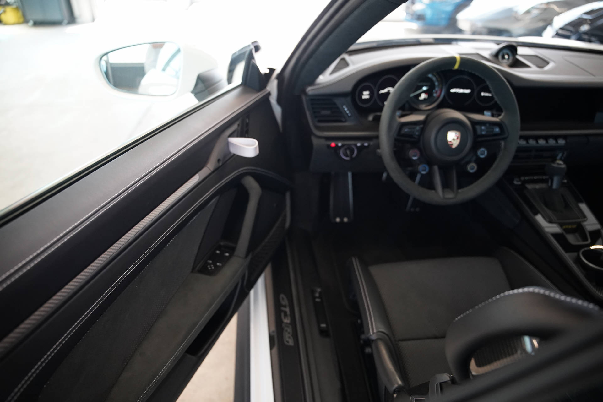 PORSCHE 911 GT3 RS-image-8