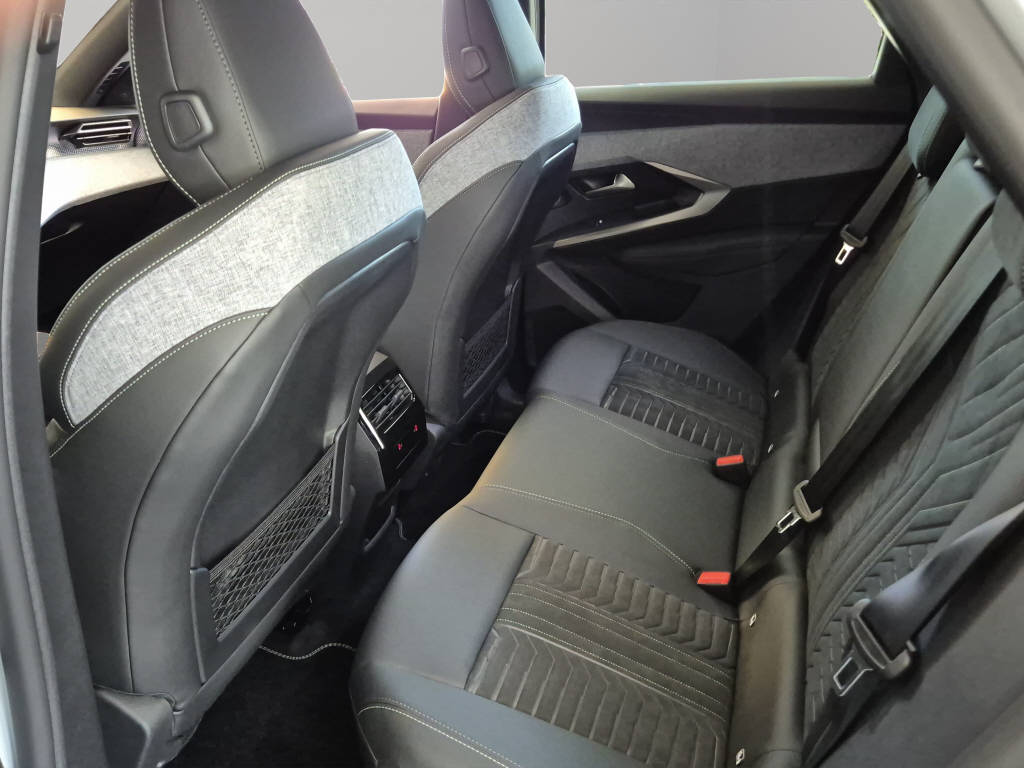 PEUGEOT 3008 1.2 Hybrid GT Exclusive-image-6