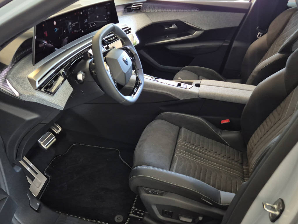 PEUGEOT 3008 1.2 Hybrid GT Exclusive-image-5