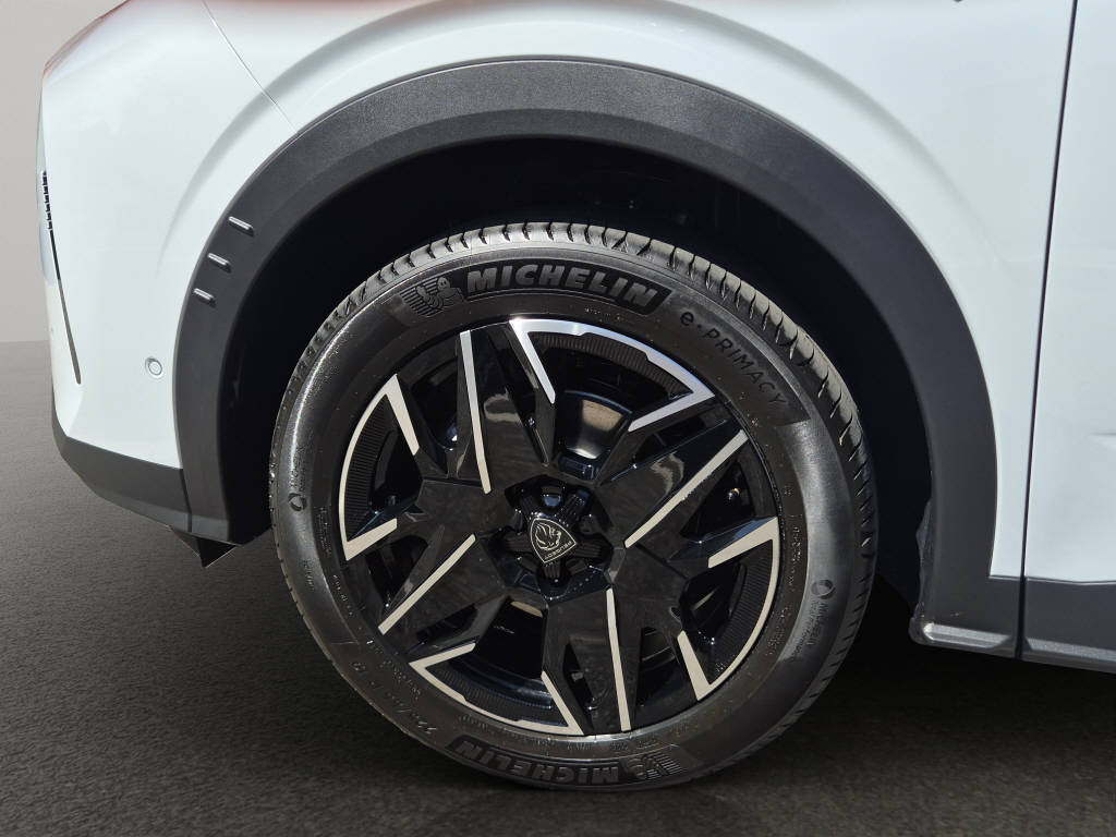 PEUGEOT 3008 1.2 Hybrid GT Exclusive-image-4