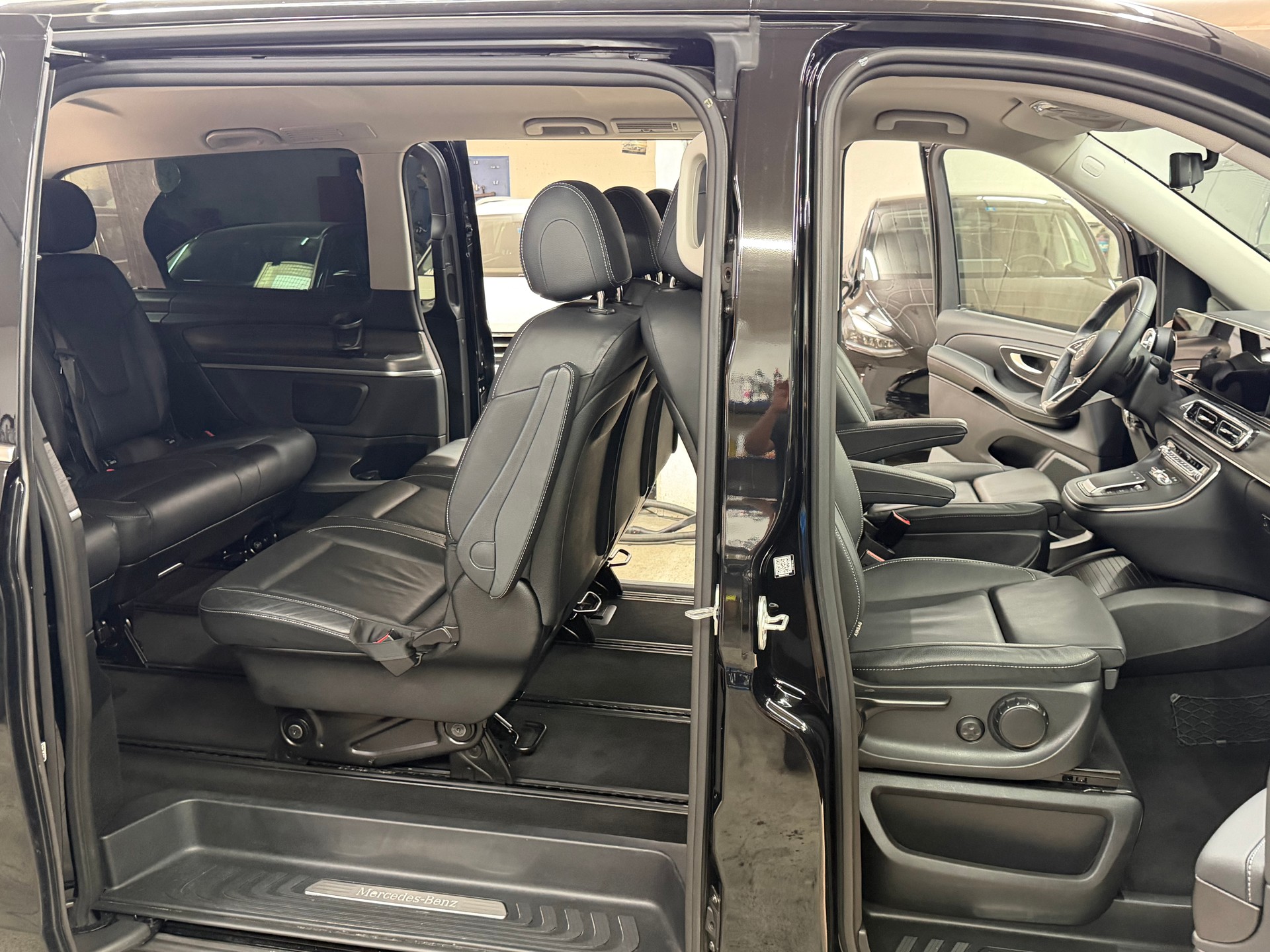 MERCEDES-BENZ V 300 d extralang Avantgarde 4Matic 9G-Tronic-image-5