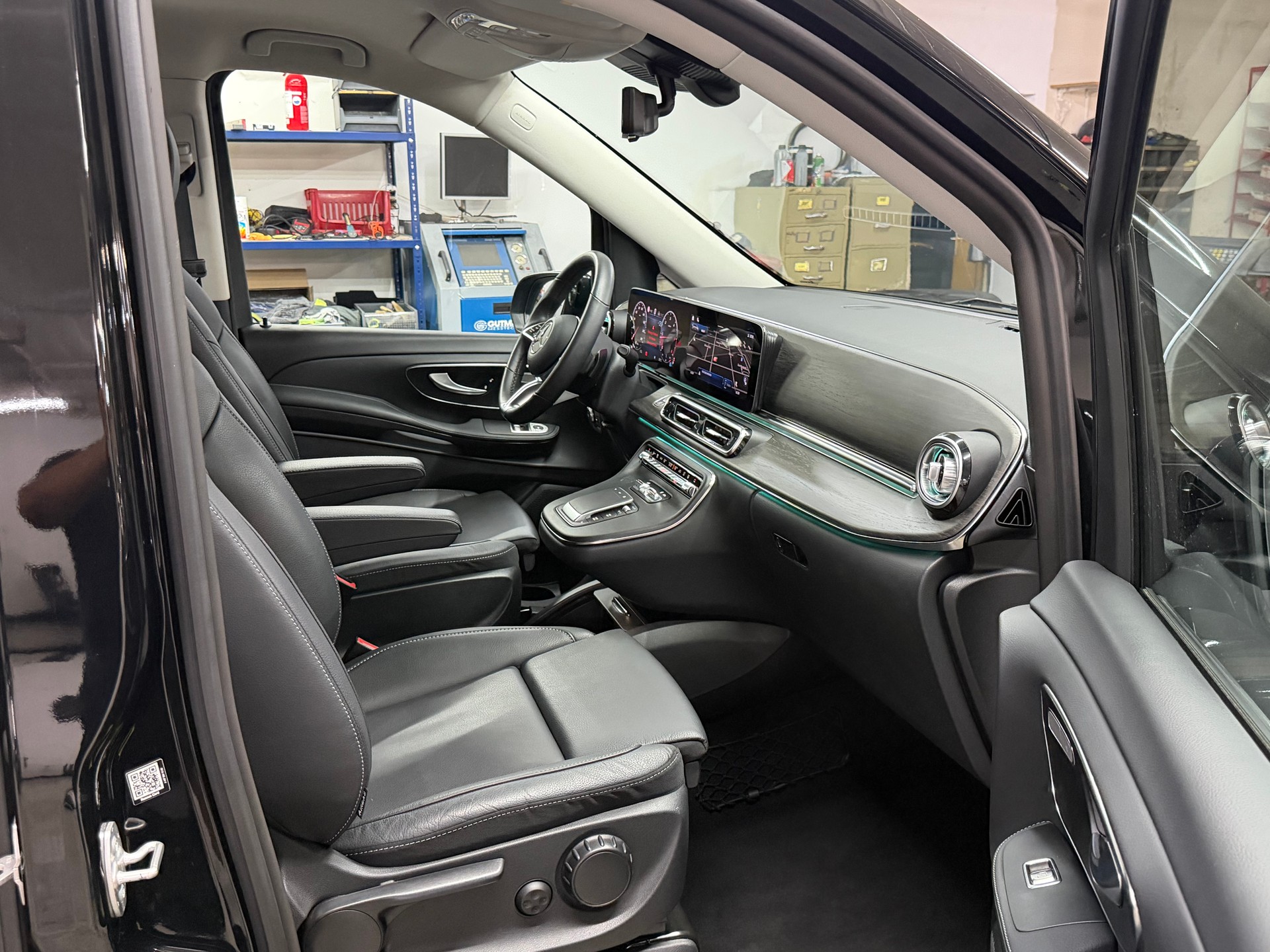 MERCEDES-BENZ V 300 d extralang Avantgarde 4Matic 9G-Tronic-image-13