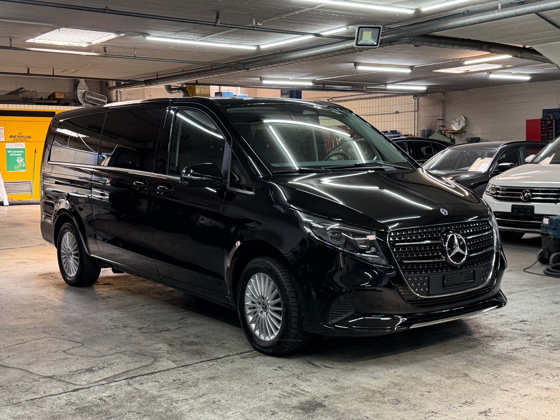 MERCEDES-BENZ V 300 d extralang Avantgarde 4Matic 9G-Tronic-image-2