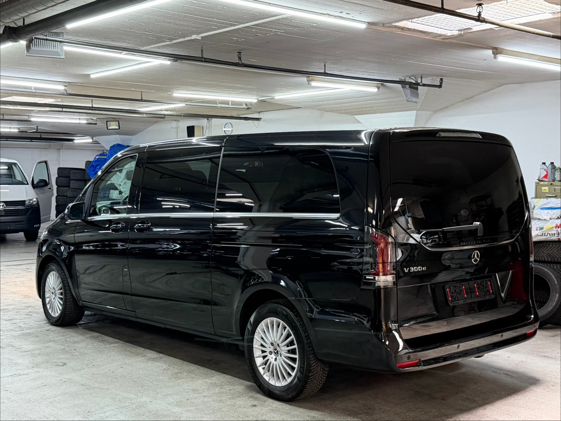 MERCEDES-BENZ V 300 d extralang Avantgarde 4Matic 9G-Tronic-image-3