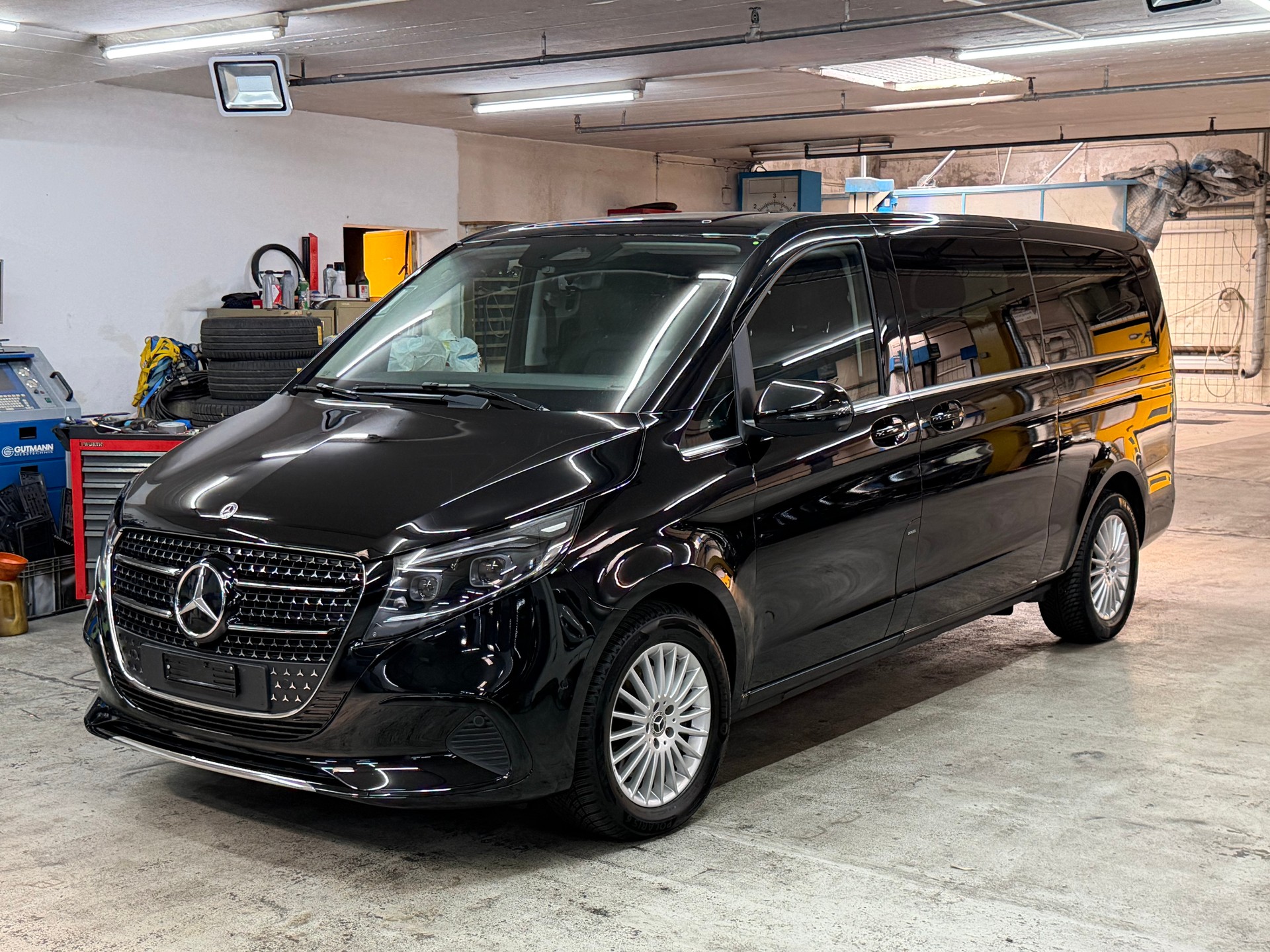 MERCEDES-BENZ V 300 d extralang Avantgarde 4Matic 9G-Tronic-image-0