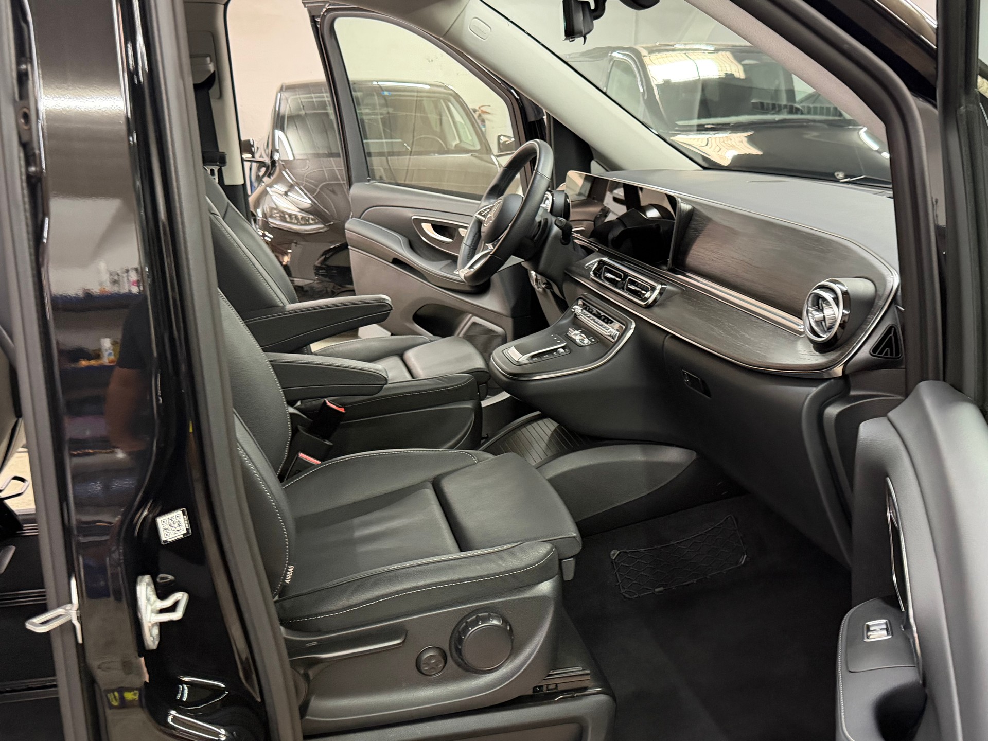 MERCEDES-BENZ V 300 d extralang Avantgarde 4Matic 9G-Tronic-image-6