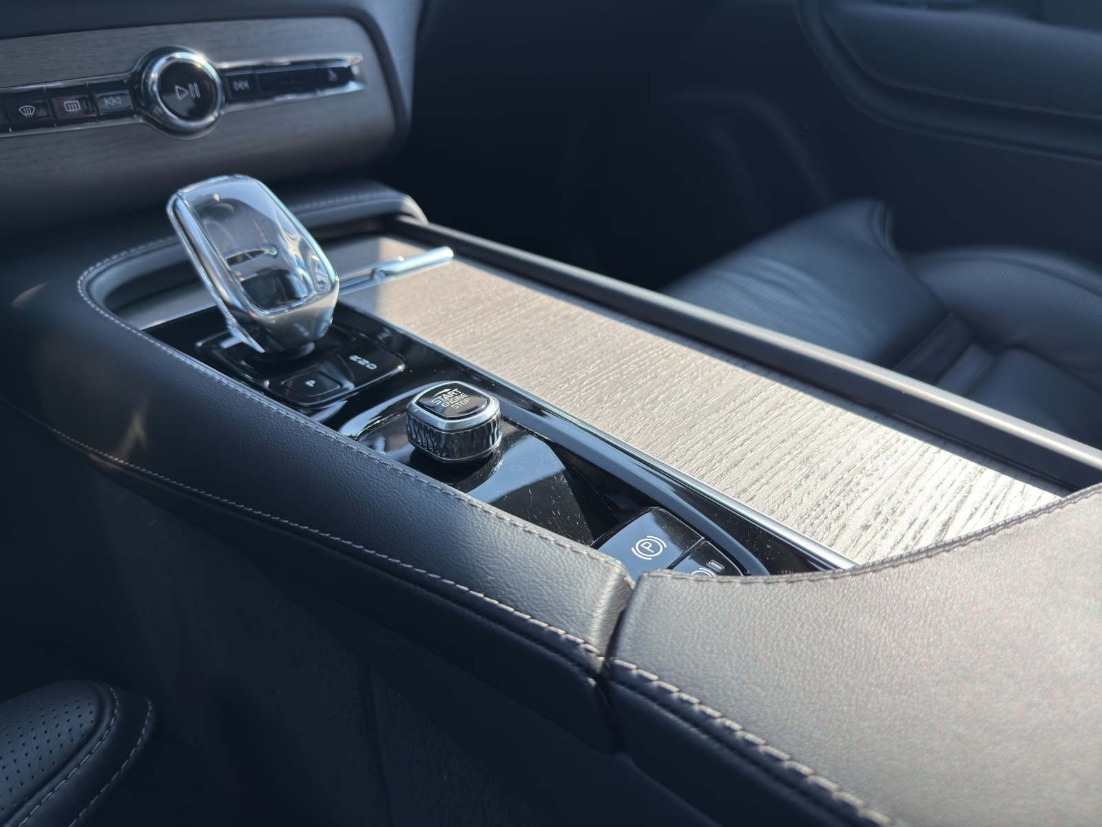 VOLVO XC90 2.0 B5 MH Inscription 7P. AWD-image-15