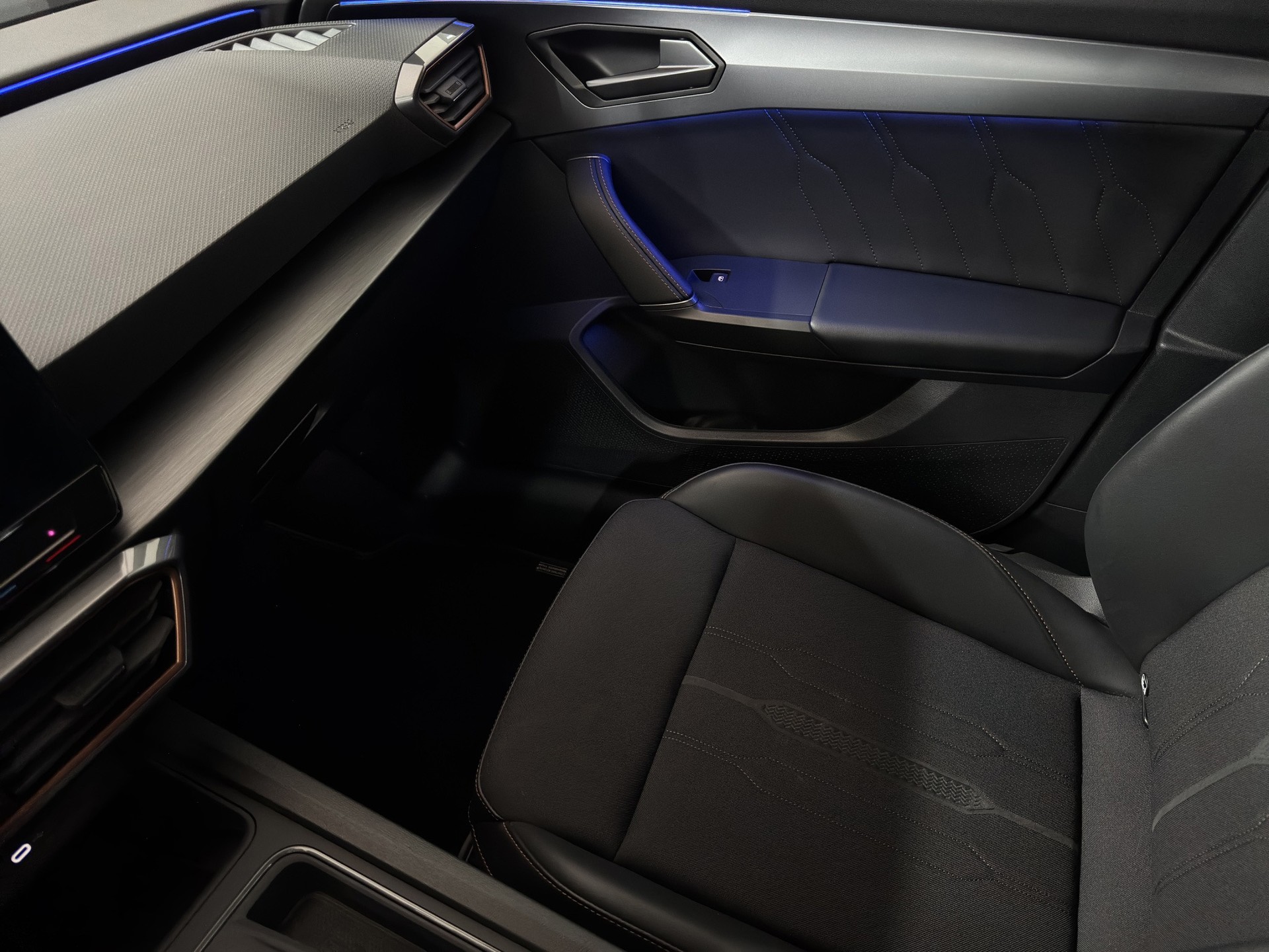 CUPRA LEON 1.5 eTSI MHEV DSG "Cupra Schalensitze"-image-18