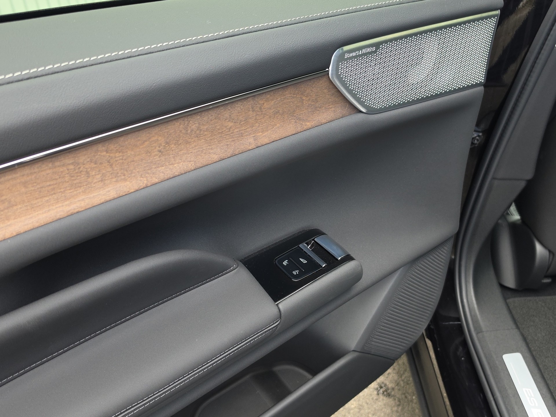 VOLVO ES90 Ultra-image-16
