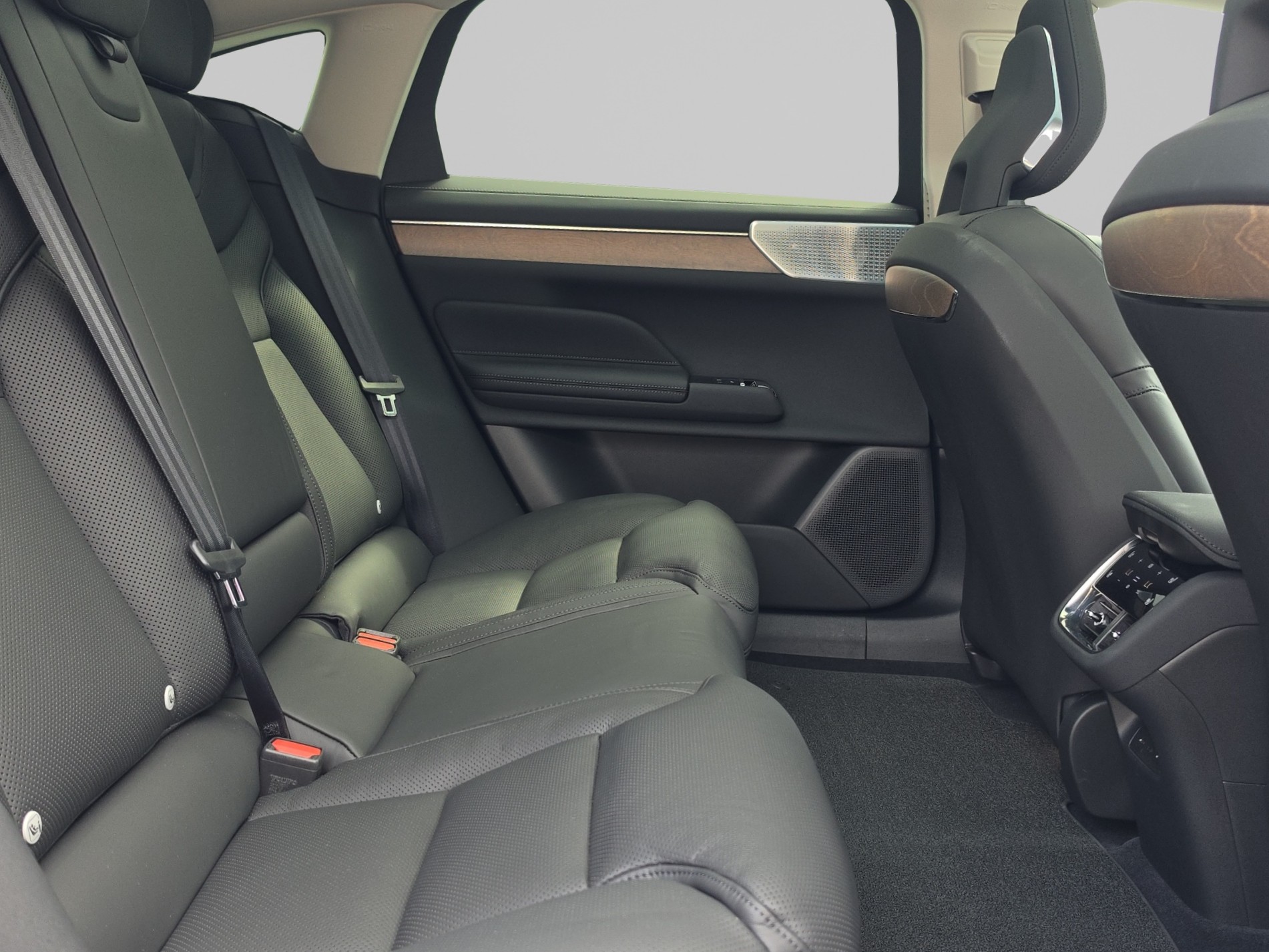VOLVO ES90 Ultra-image-14