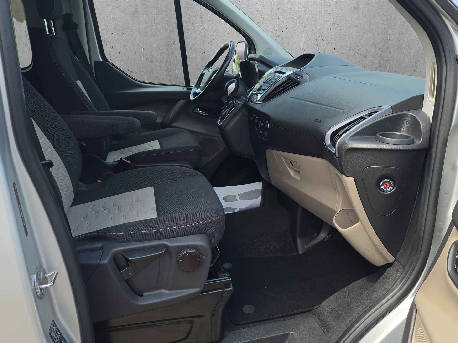 FORD Tourneo Custom 310 L1H1 Titanium SelectShift A-image-12
