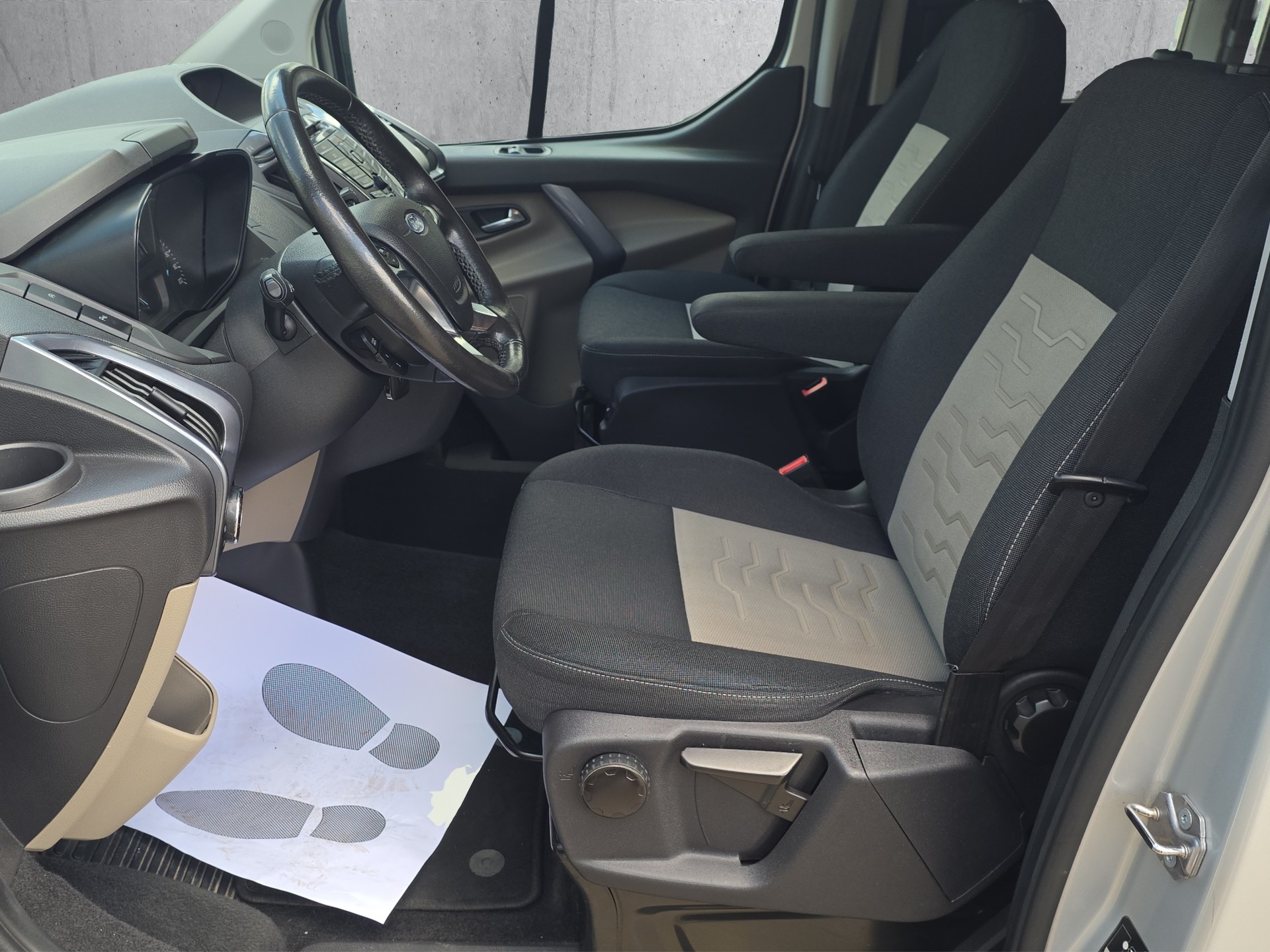 FORD Tourneo Custom 310 L1H1 Titanium SelectShift A-image-14