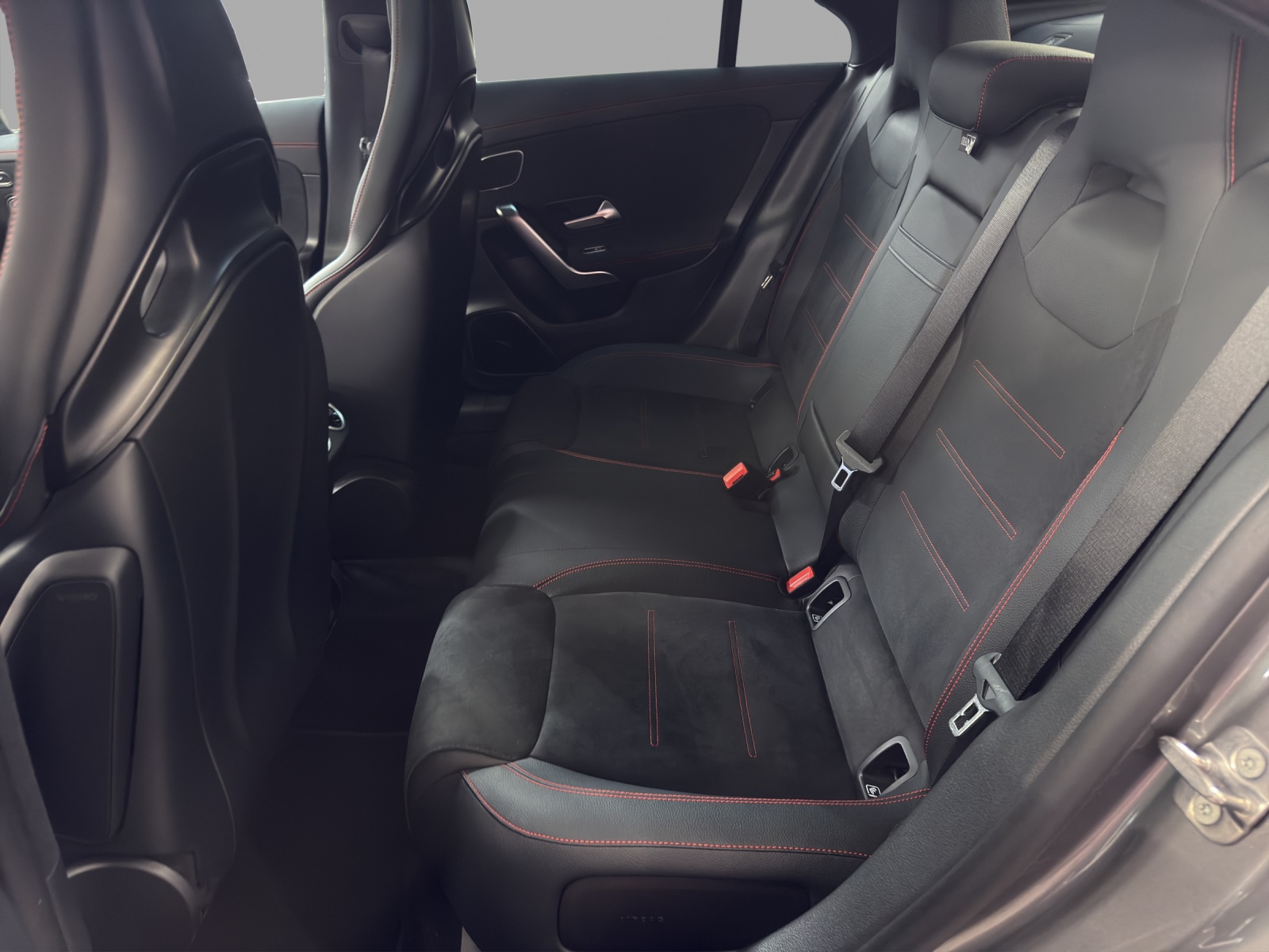 MERCEDES-BENZ CLA 45 S 4M+ AMG / DISTRONIC / 360 Grad Kamera / Real Performance Sound-image-13