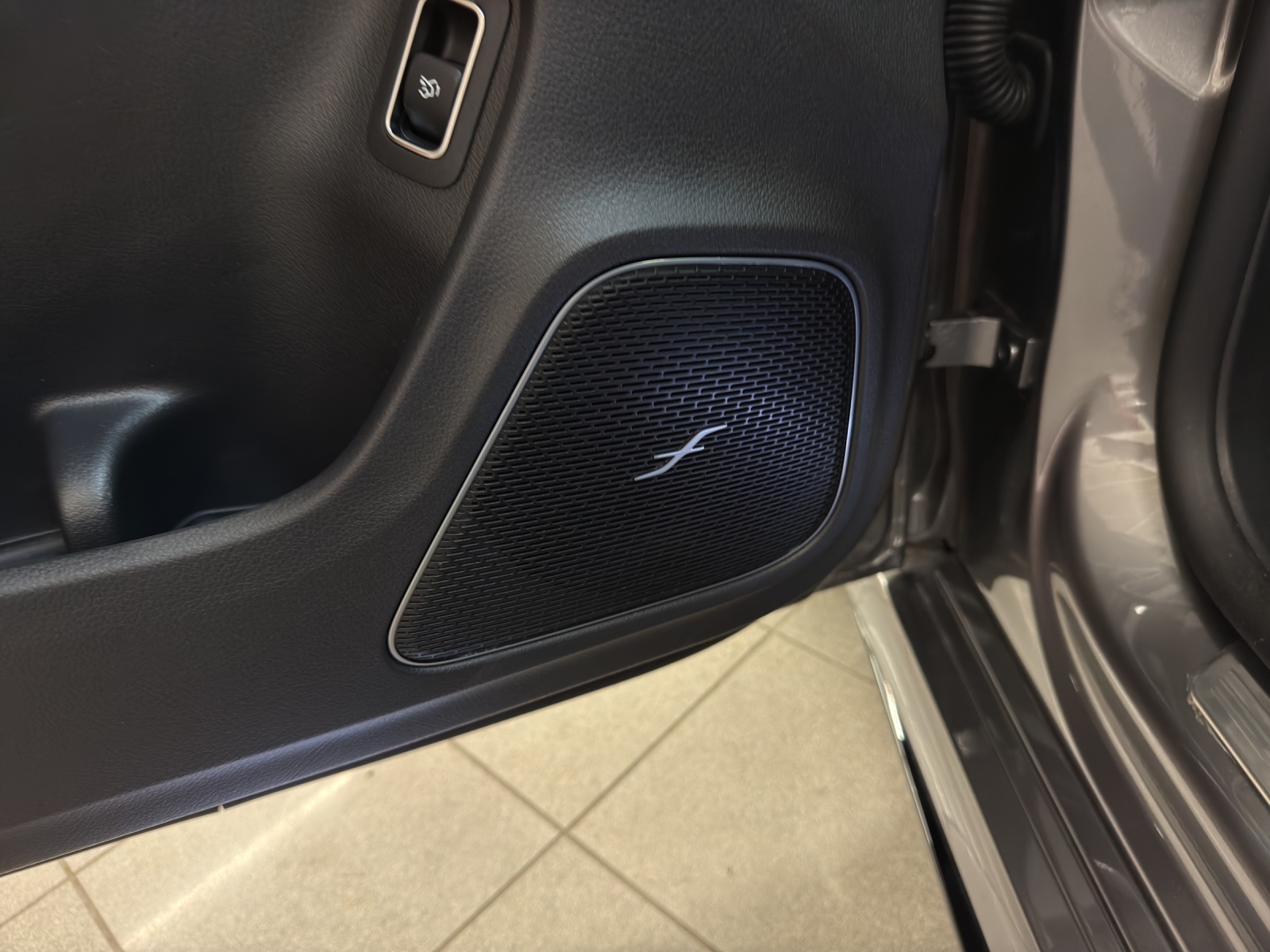 MERCEDES-BENZ CLA 45 S 4M+ AMG / DISTRONIC / 360 Grad Kamera / Real Performance Sound-image-15