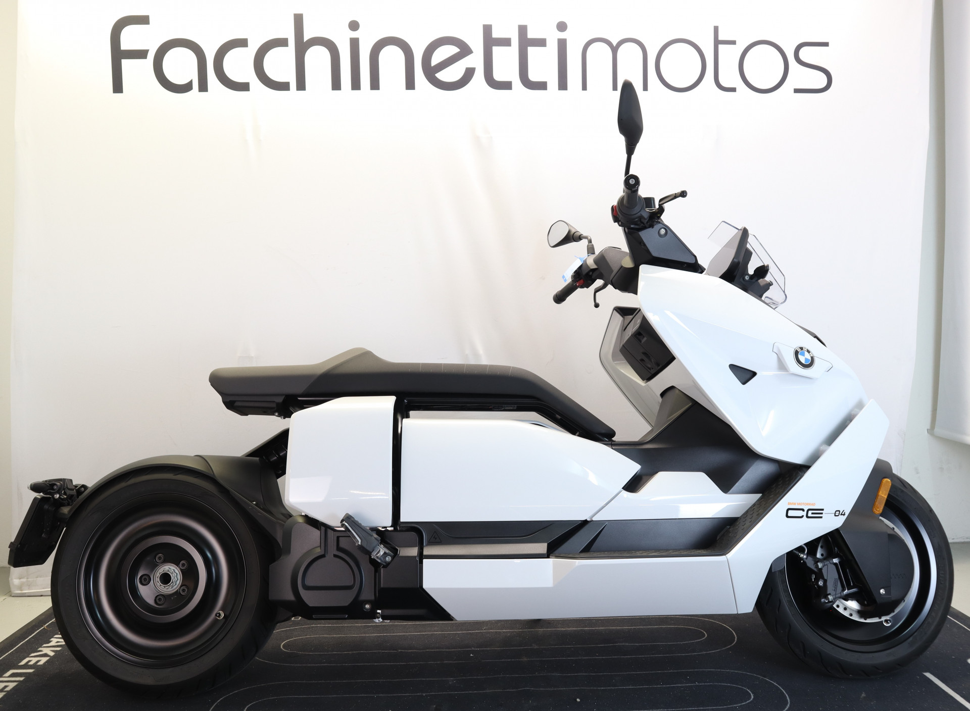 BMW CE 04
