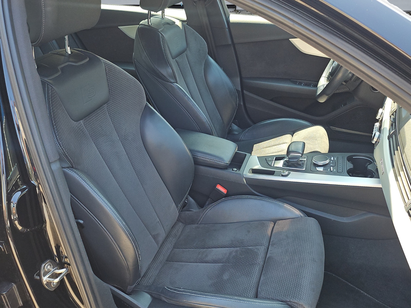 AUDI A4 Limousine 2.0 TFSI Sport quattro S-Line-image-14