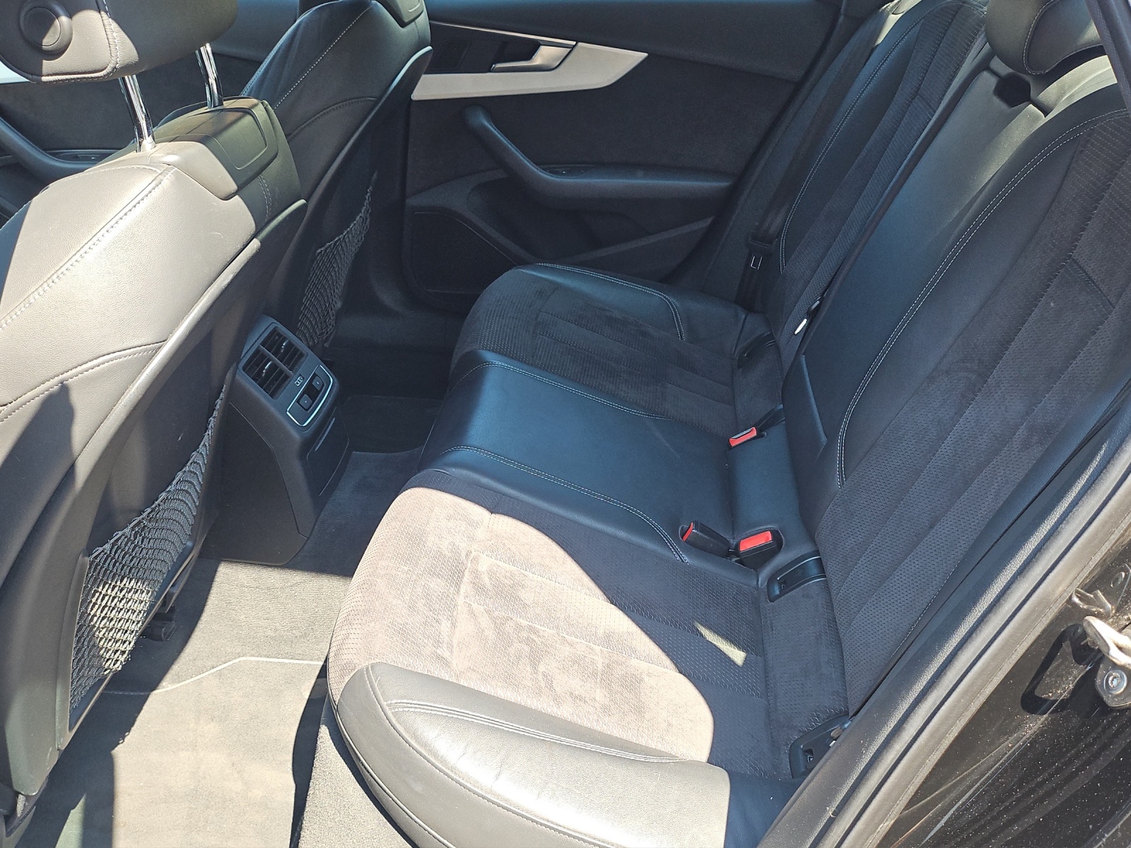 AUDI A4 Limousine 2.0 TFSI Sport quattro S-Line-image-15