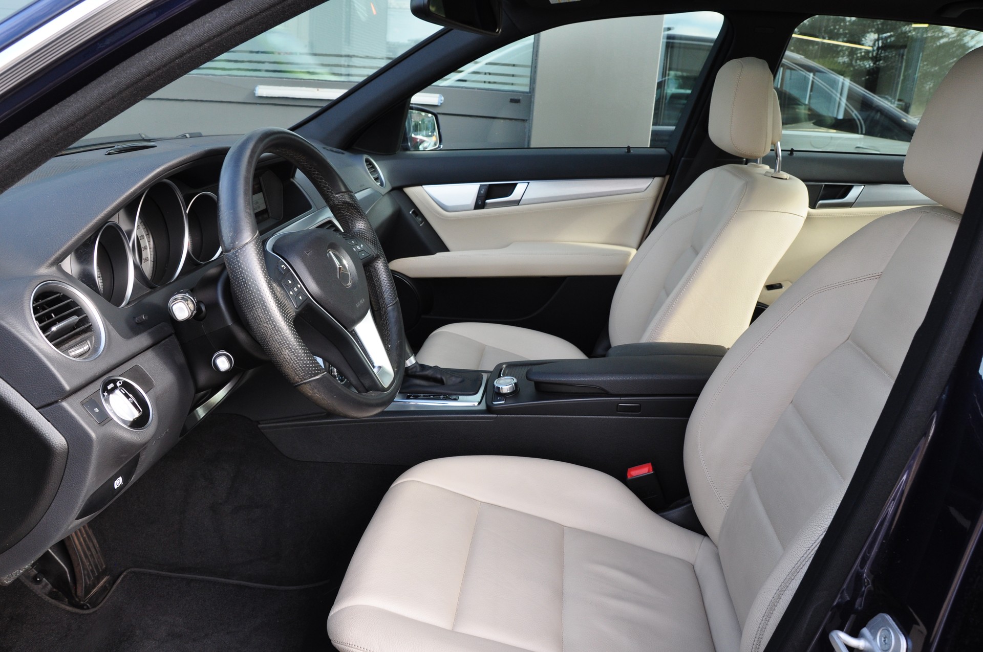 MERCEDES-BENZ C 350 Avantgarde 4Matic 7G-Tronic-image-10