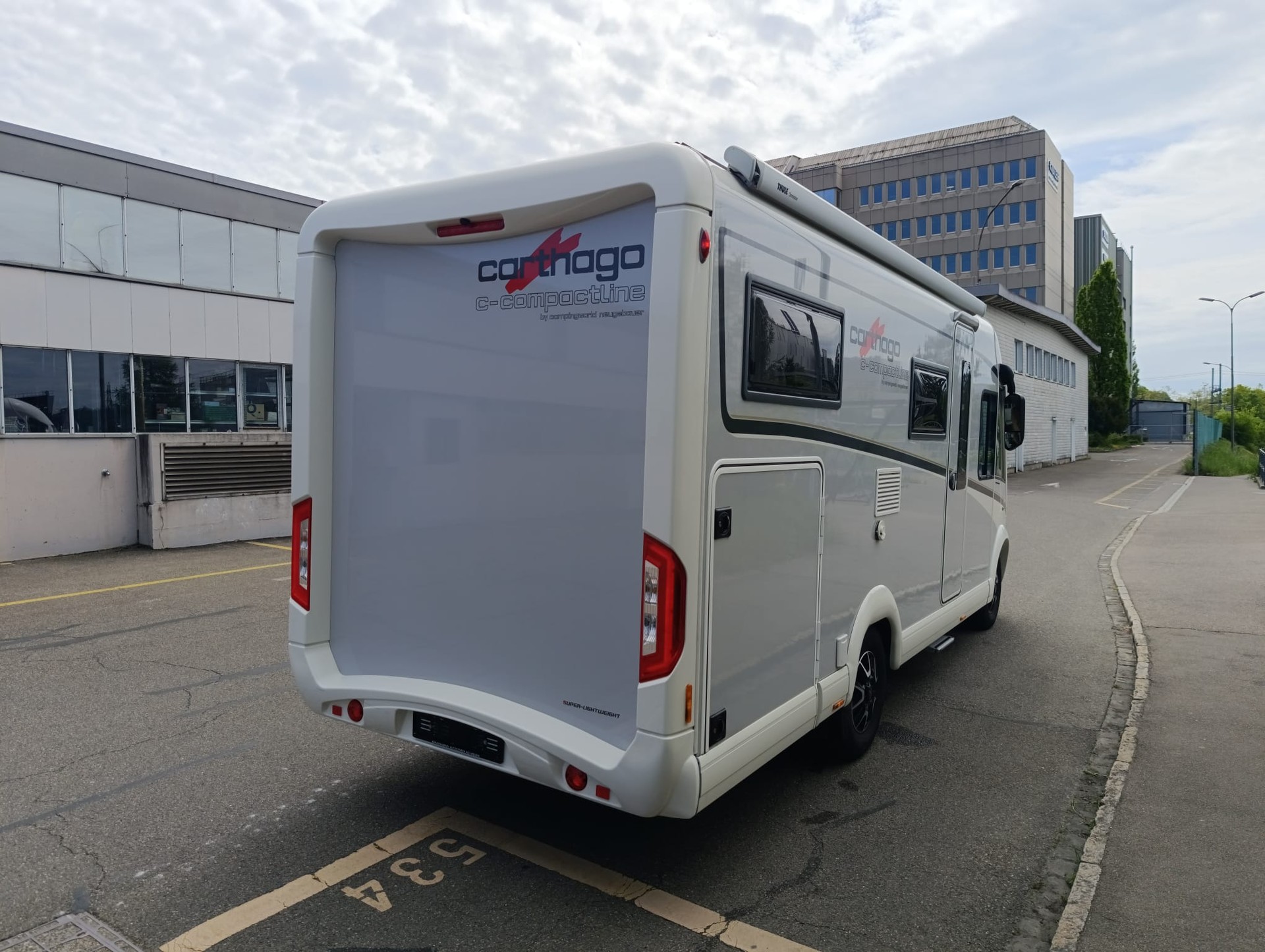 CARTHAGO 141 LE*** Die Super-Leichtgewicht“-Klasse Weltmeister und das Kürze Wunder mit 6.65m***-showroom-element-2
