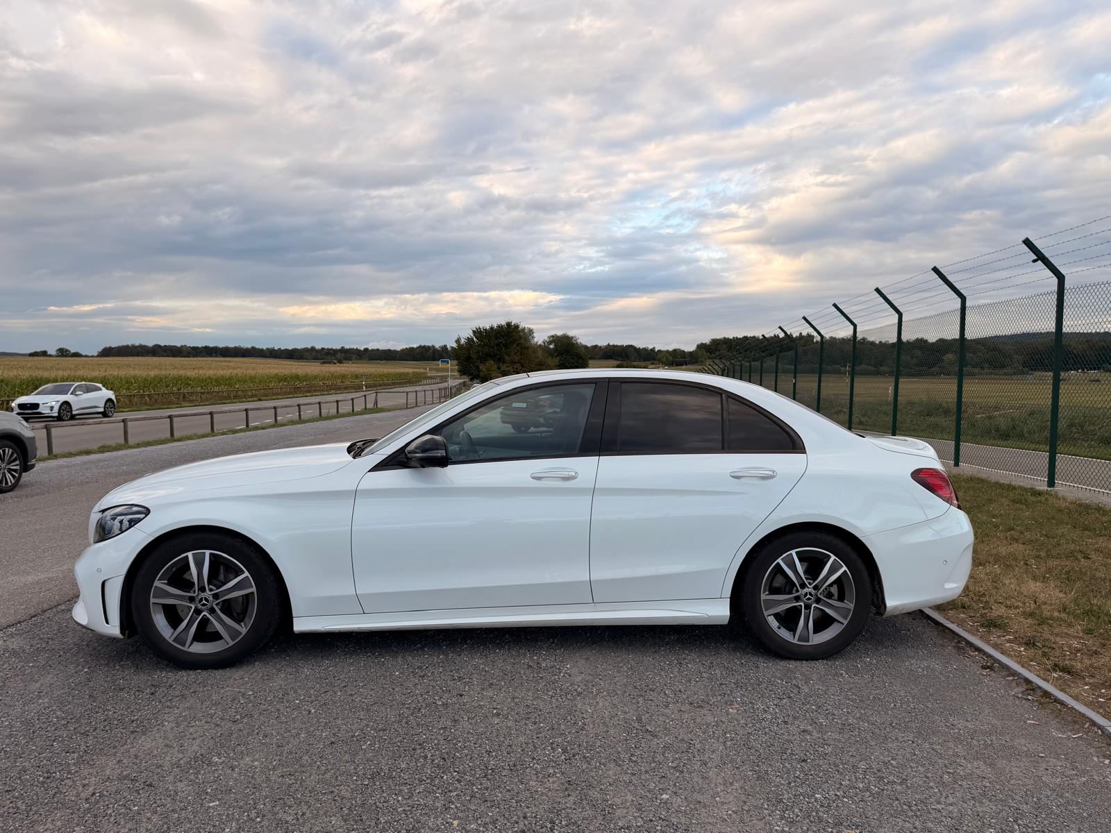 MERCEDES-BENZ C 220 d AMG Line-image-5
