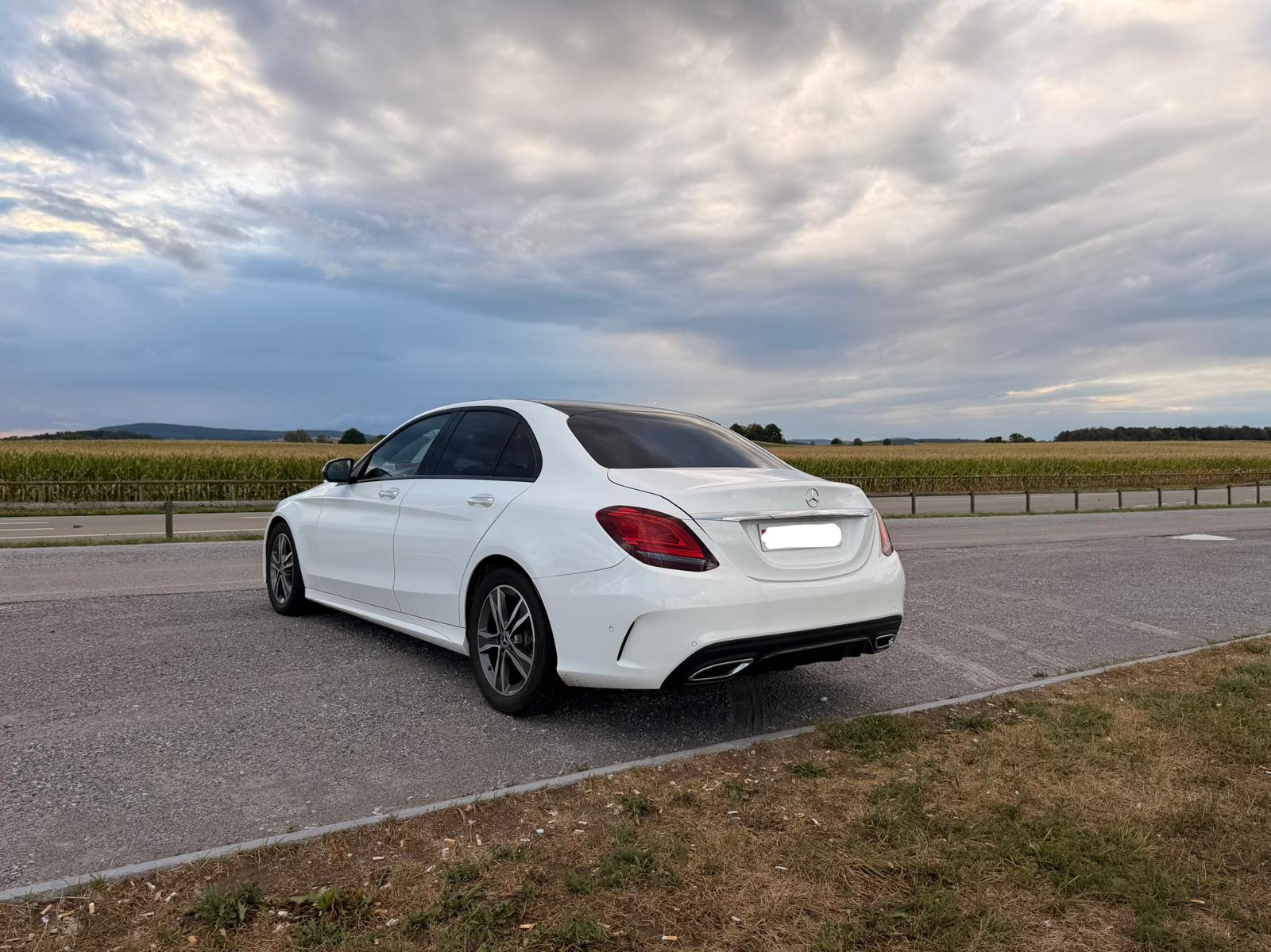 MERCEDES-BENZ C 220 d AMG Line-image-4