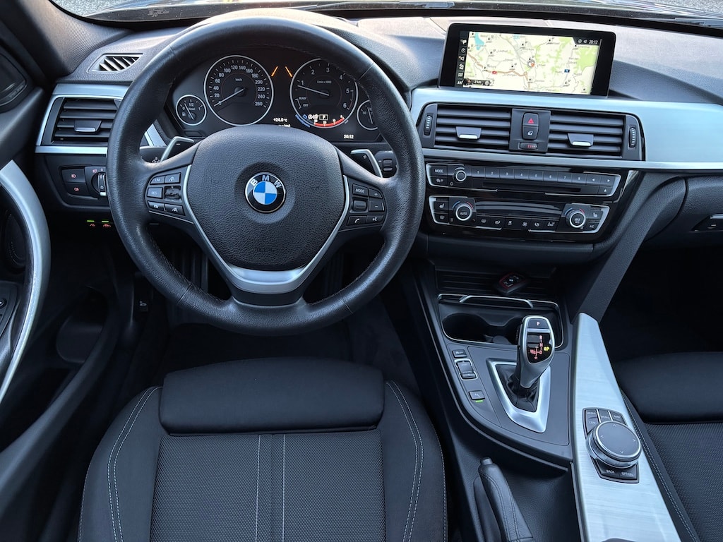 BMW 320d xDrive Touring Sport Line Steptronic-image-10