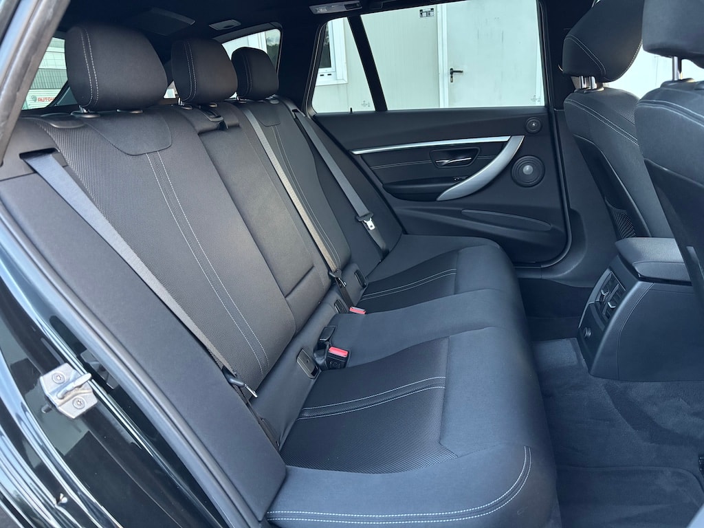 BMW 320d xDrive Touring Sport Line Steptronic-image-16