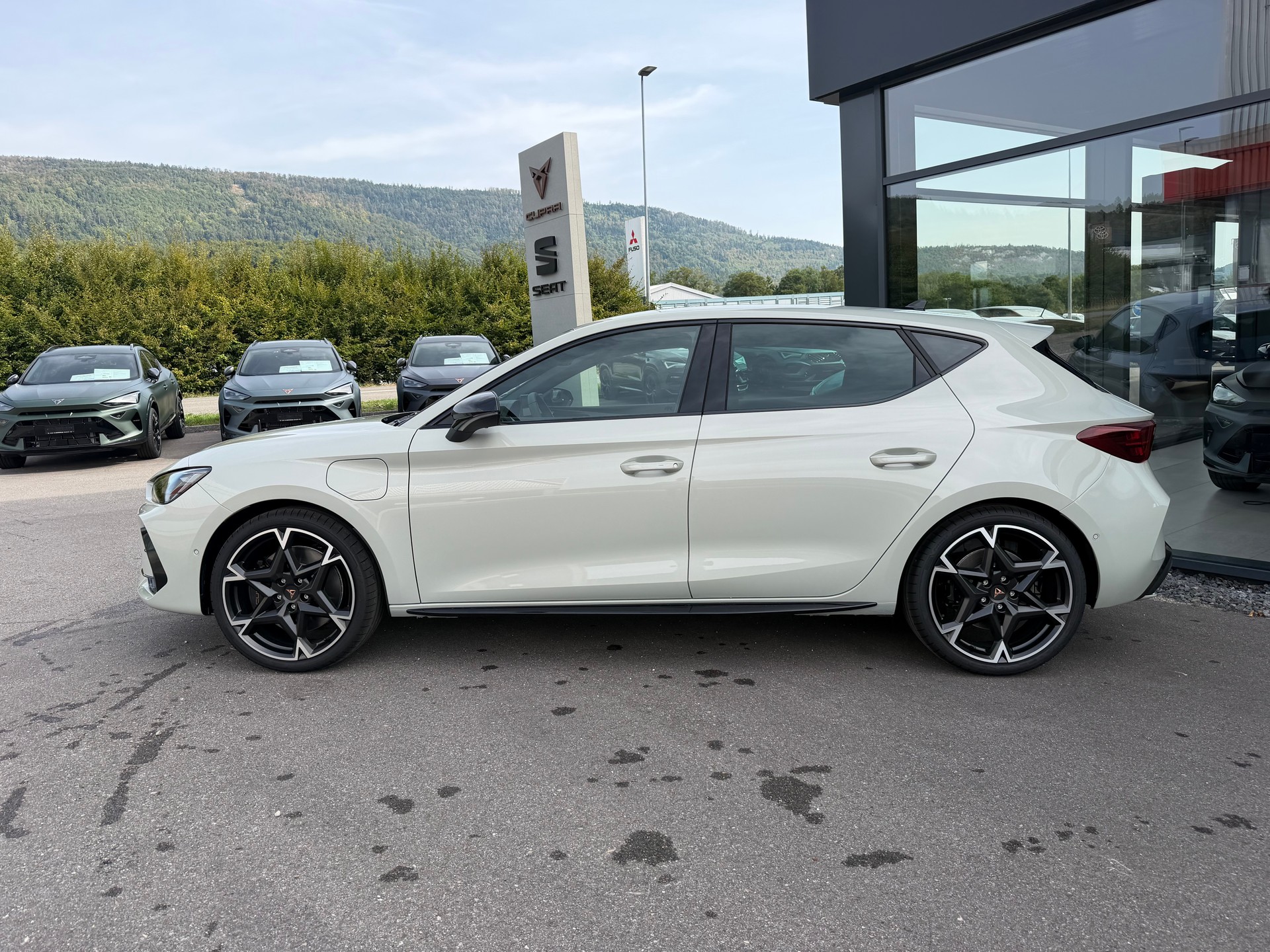 CUPRA LEON ST 1.5 e-HYBRID pHEV Prime Edition VZ DSG-image-1