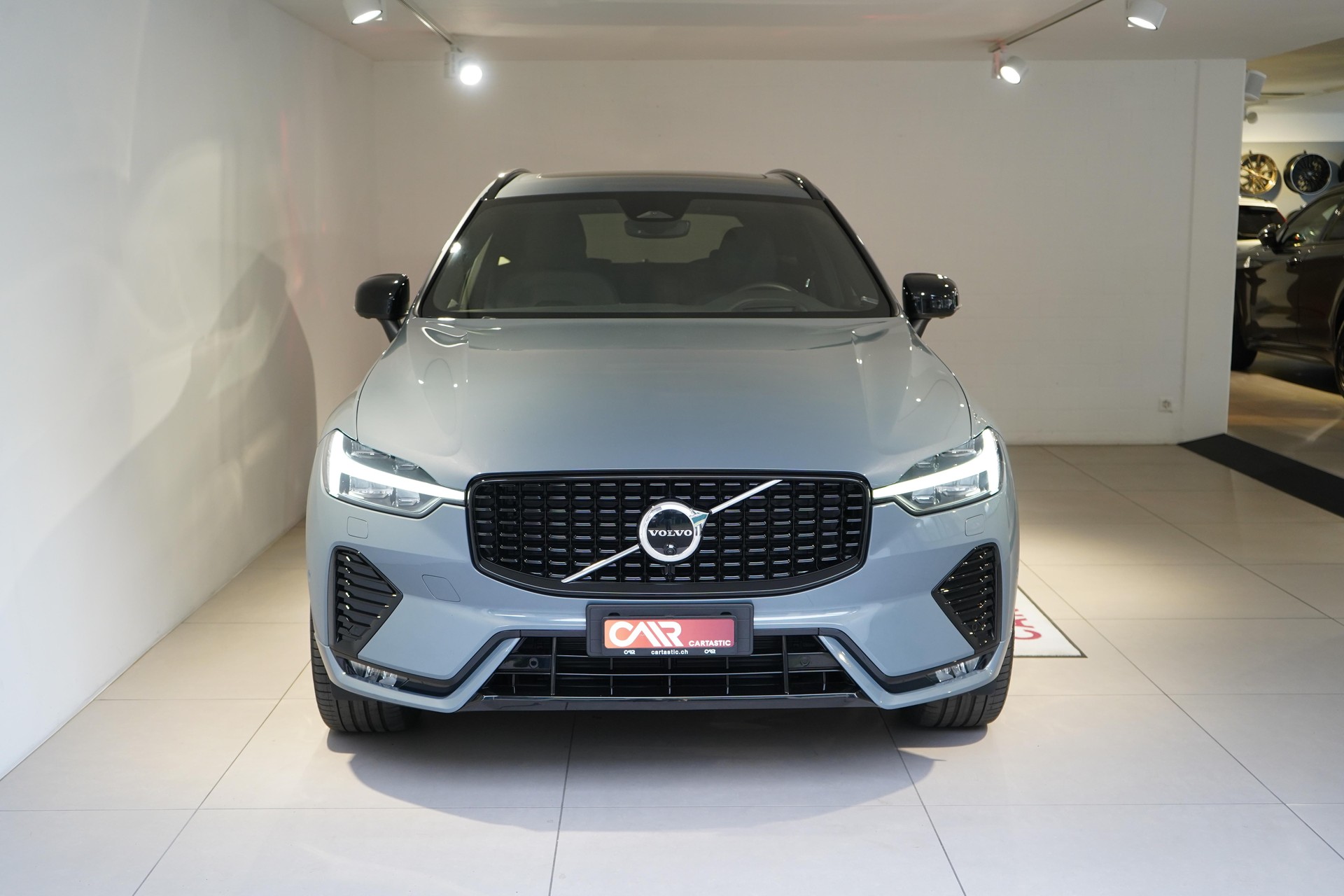 VOLVO XC60 2.0 B5 MH Ultimate Dark AWD-showroom-element-1