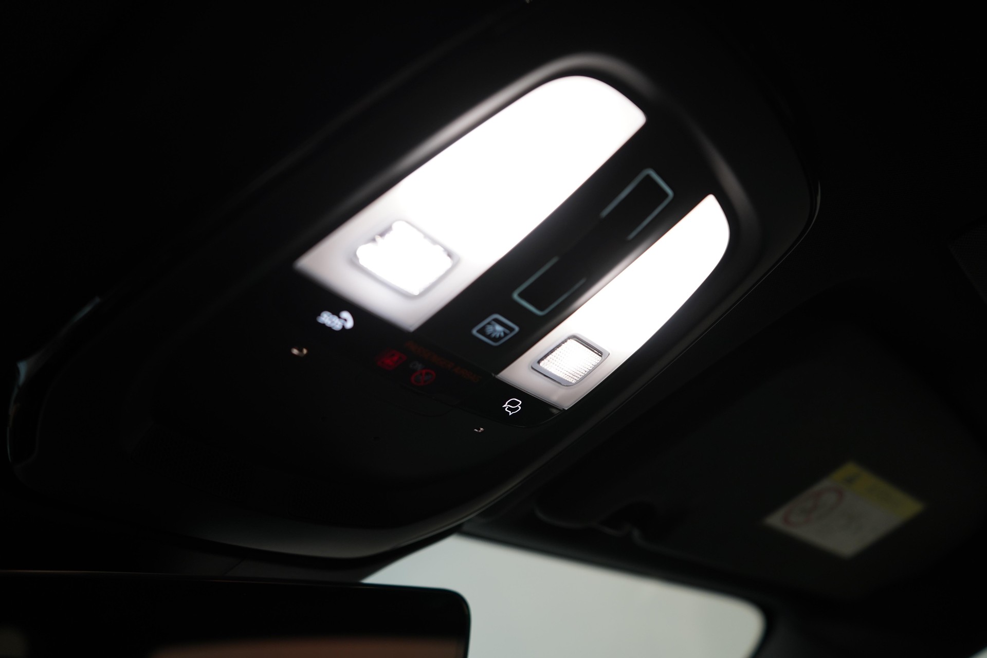 VOLVO XC60 2.0 B5 MH Ultimate Dark AWD-image-15