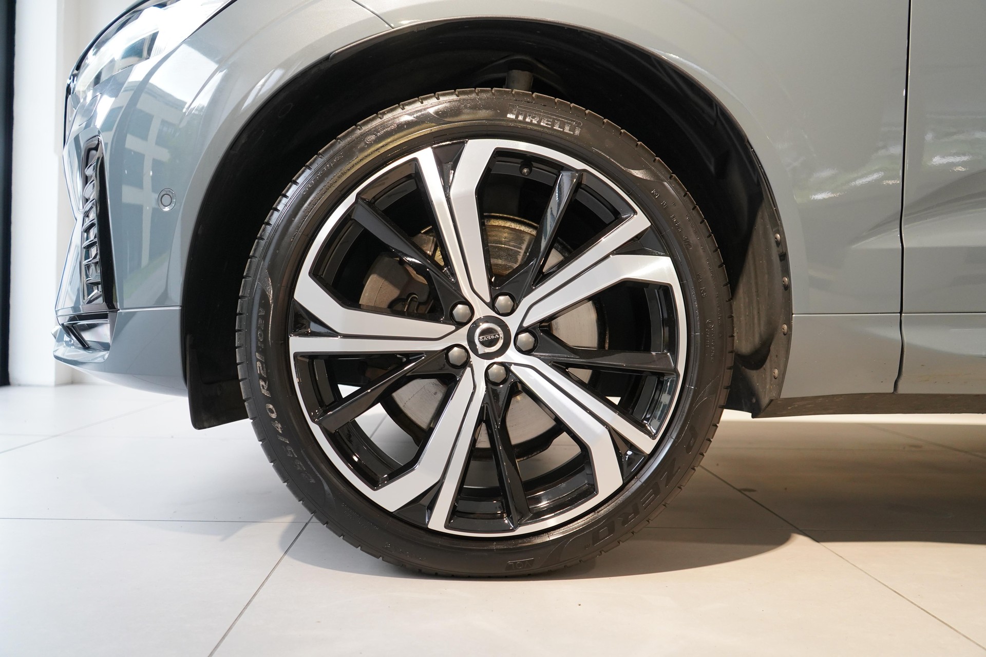 VOLVO XC60 2.0 B5 MH Ultimate Dark AWD-image-24