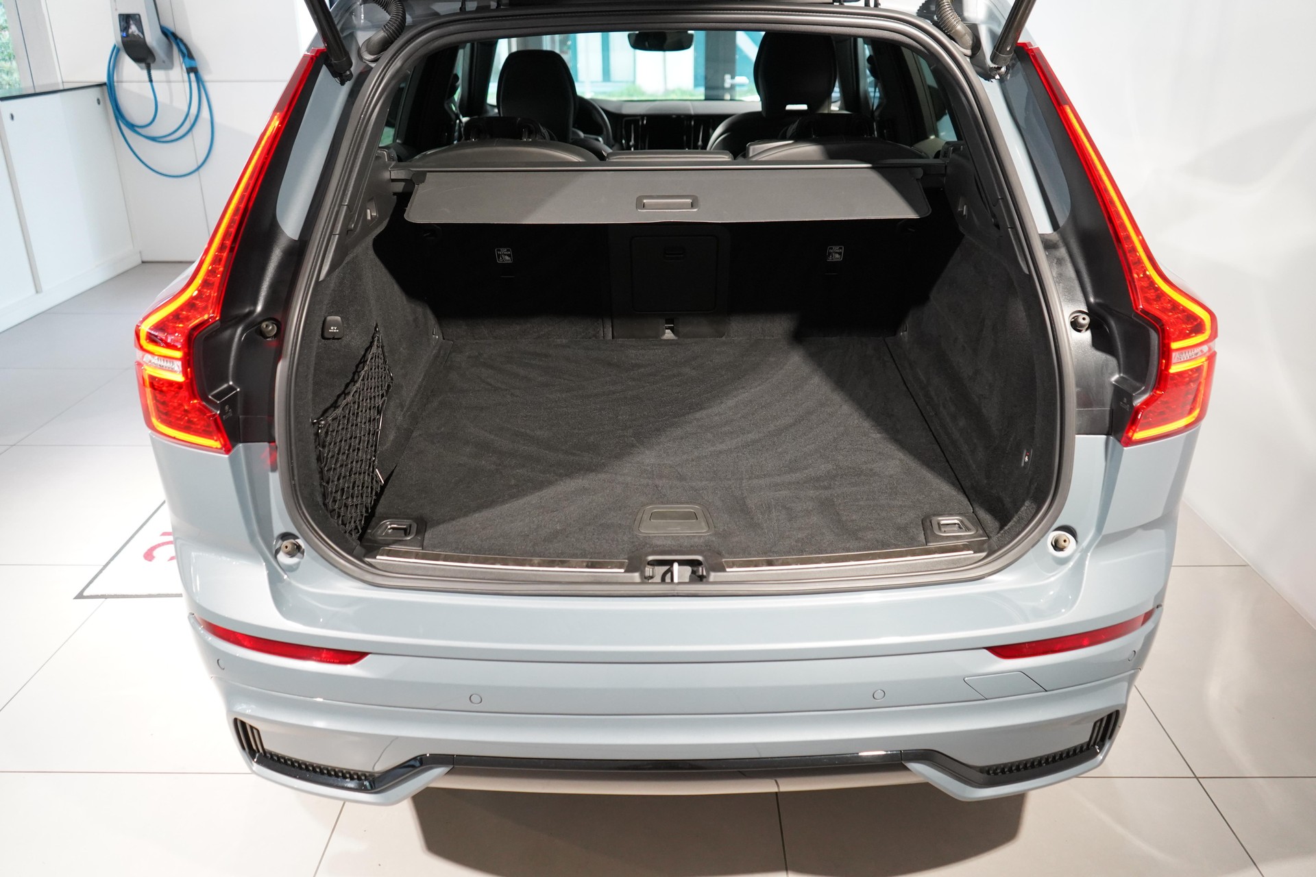 VOLVO XC60 2.0 B5 MH Ultimate Dark AWD-image-4