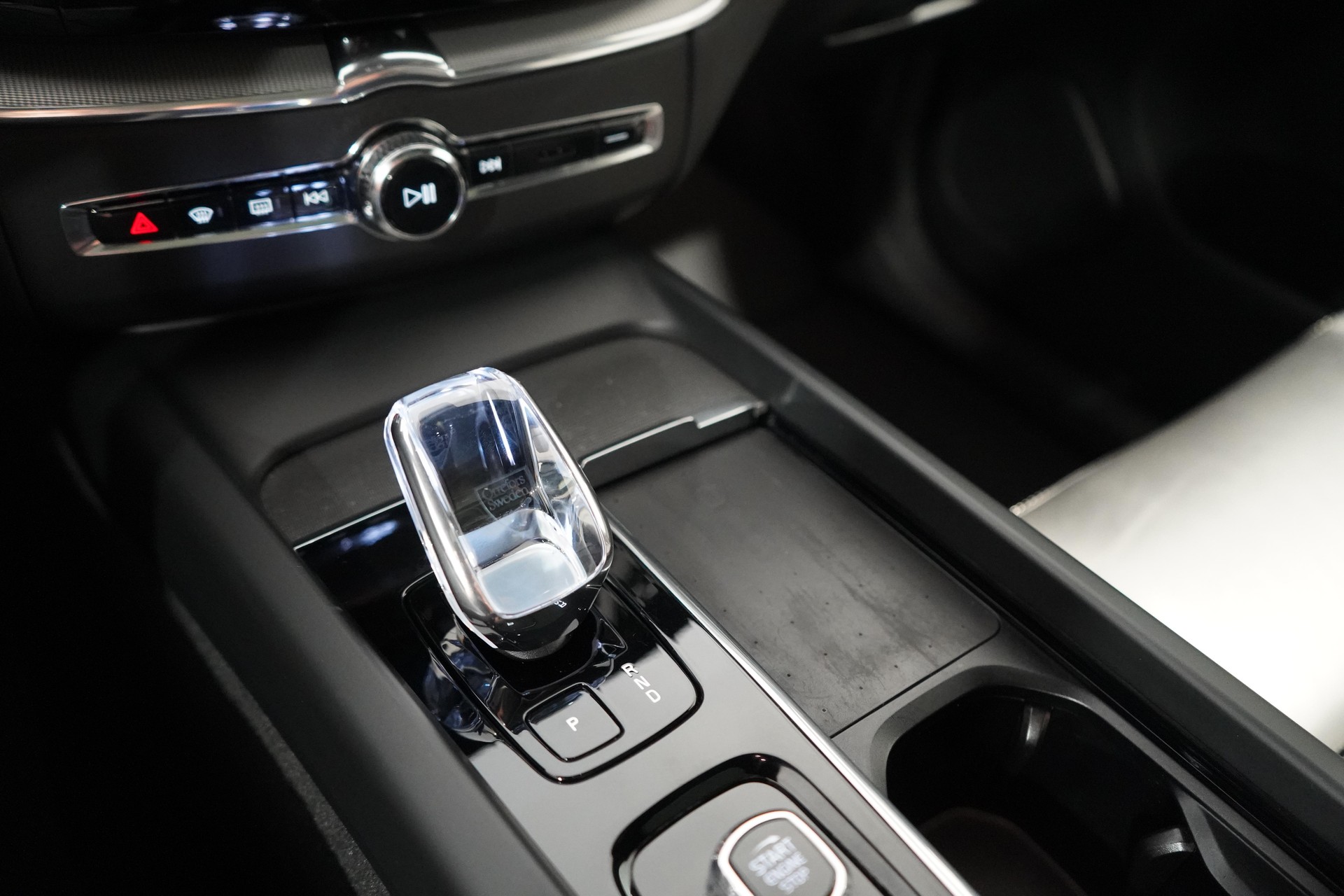VOLVO XC60 2.0 B5 MH Ultimate Dark AWD-image-11