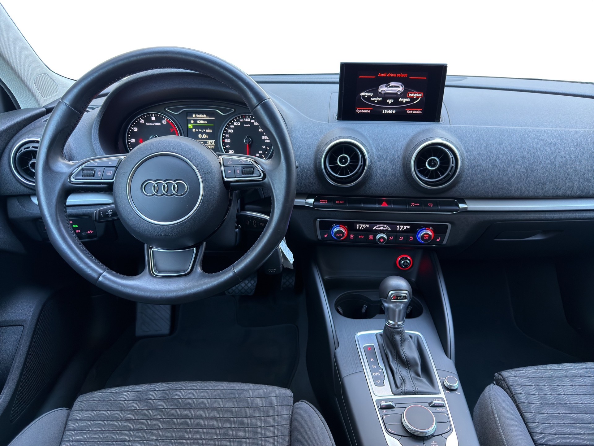AUDI A3 Sportback 1.4 TFSI Attraction S-tronic-image-7