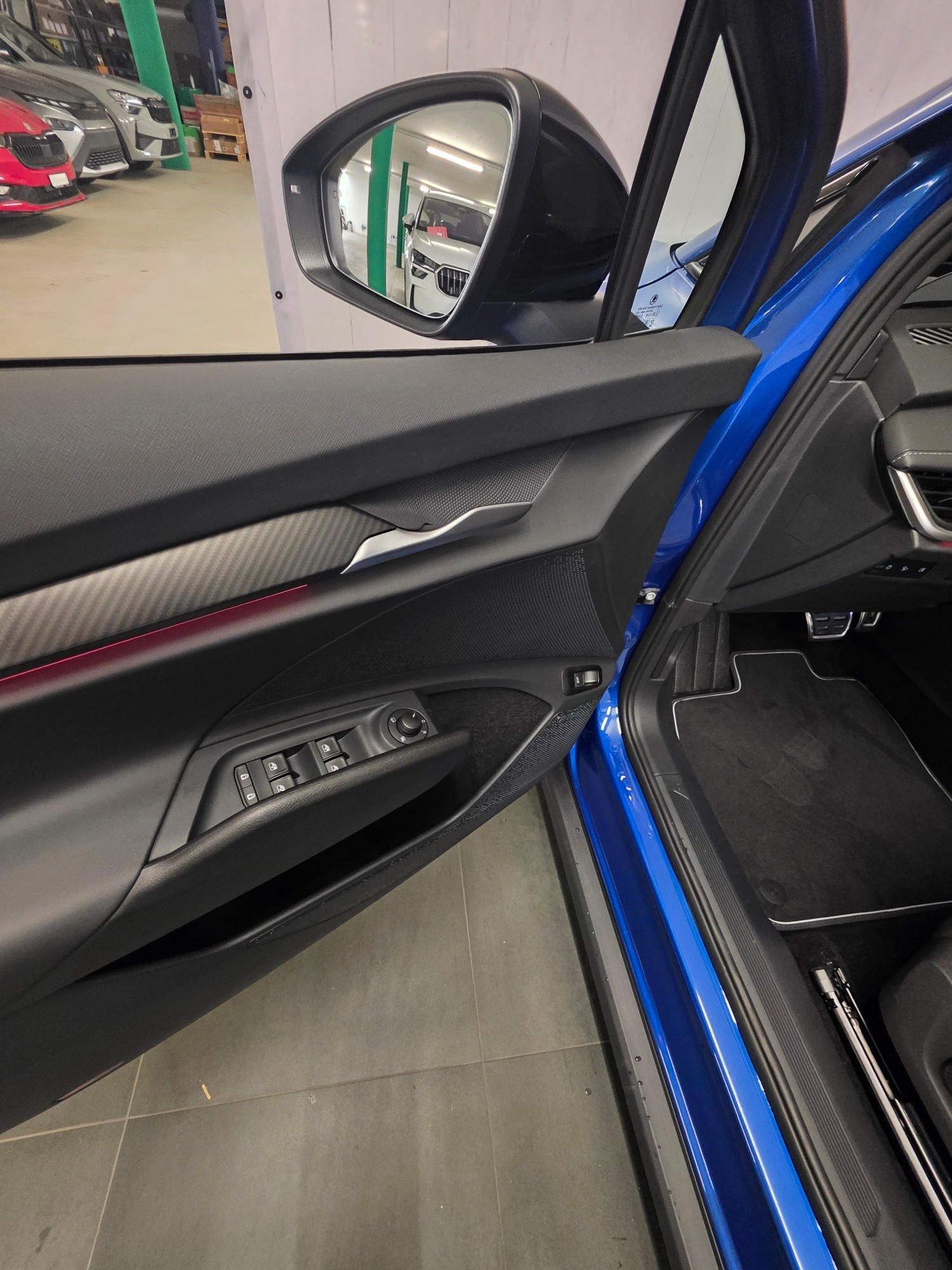 SKODA Elroq 85x Sportline 4x4-image-13
