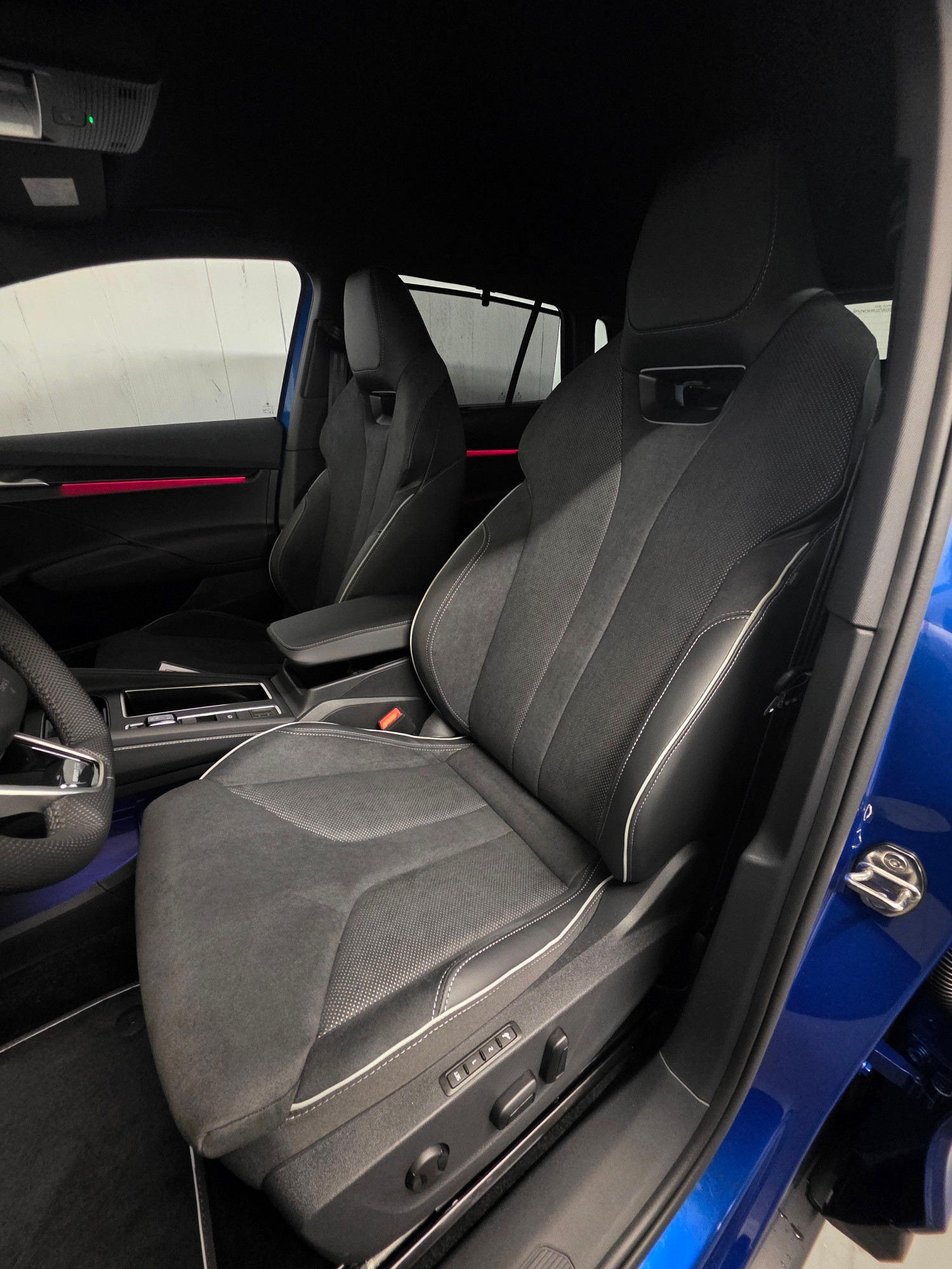 SKODA Elroq 85x Sportline 4x4-image-12