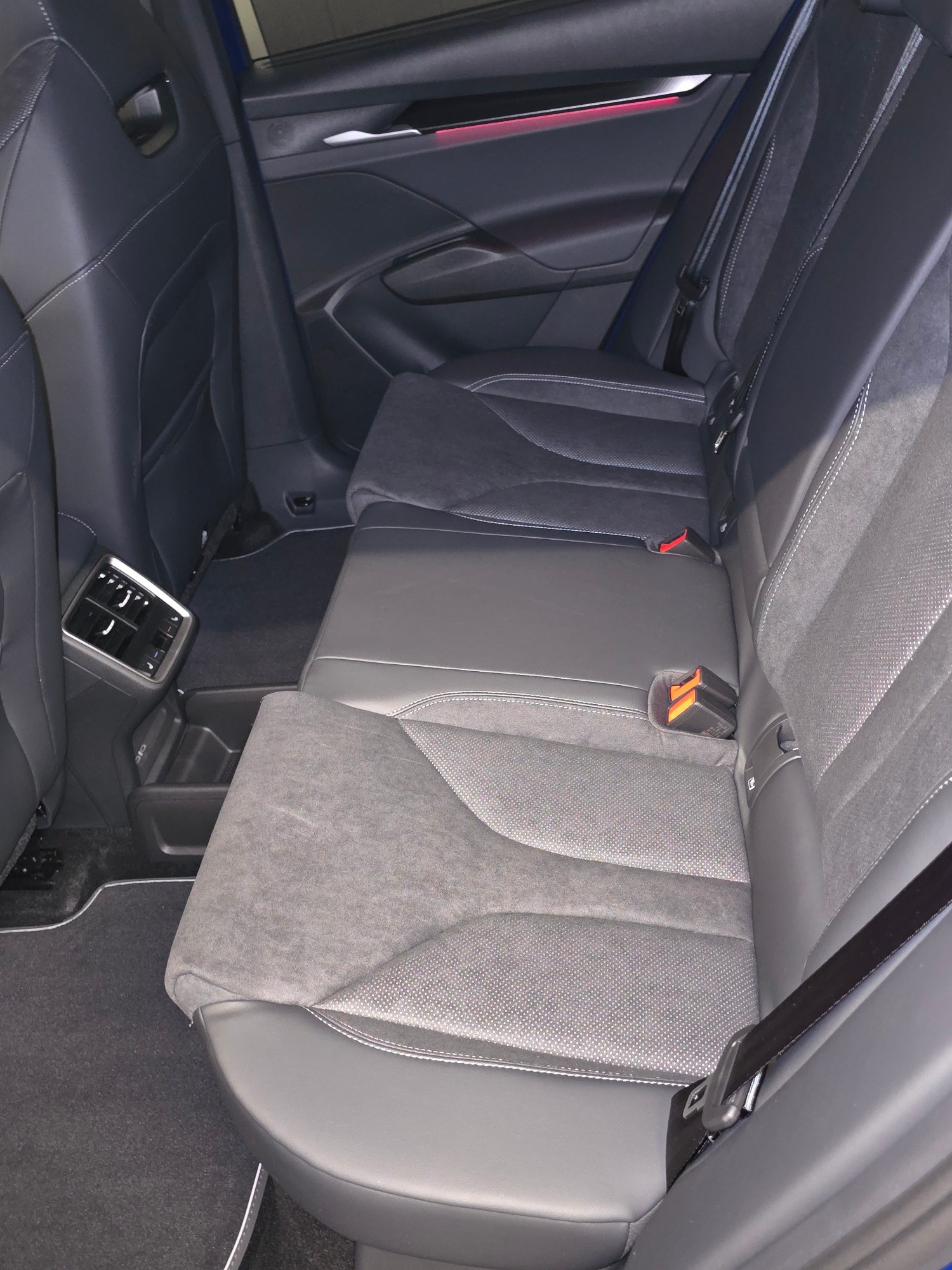 SKODA Elroq 85x Sportline 4x4-image-8