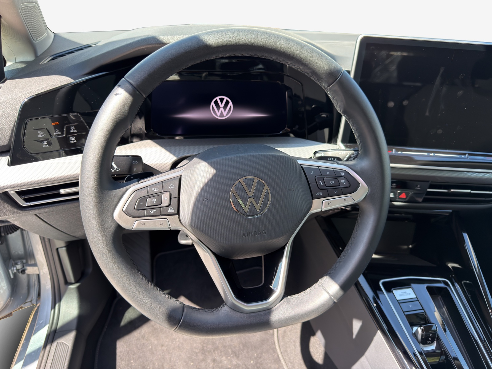 VW Golf 1.5 e TSI mHEV Style DSG-image-9